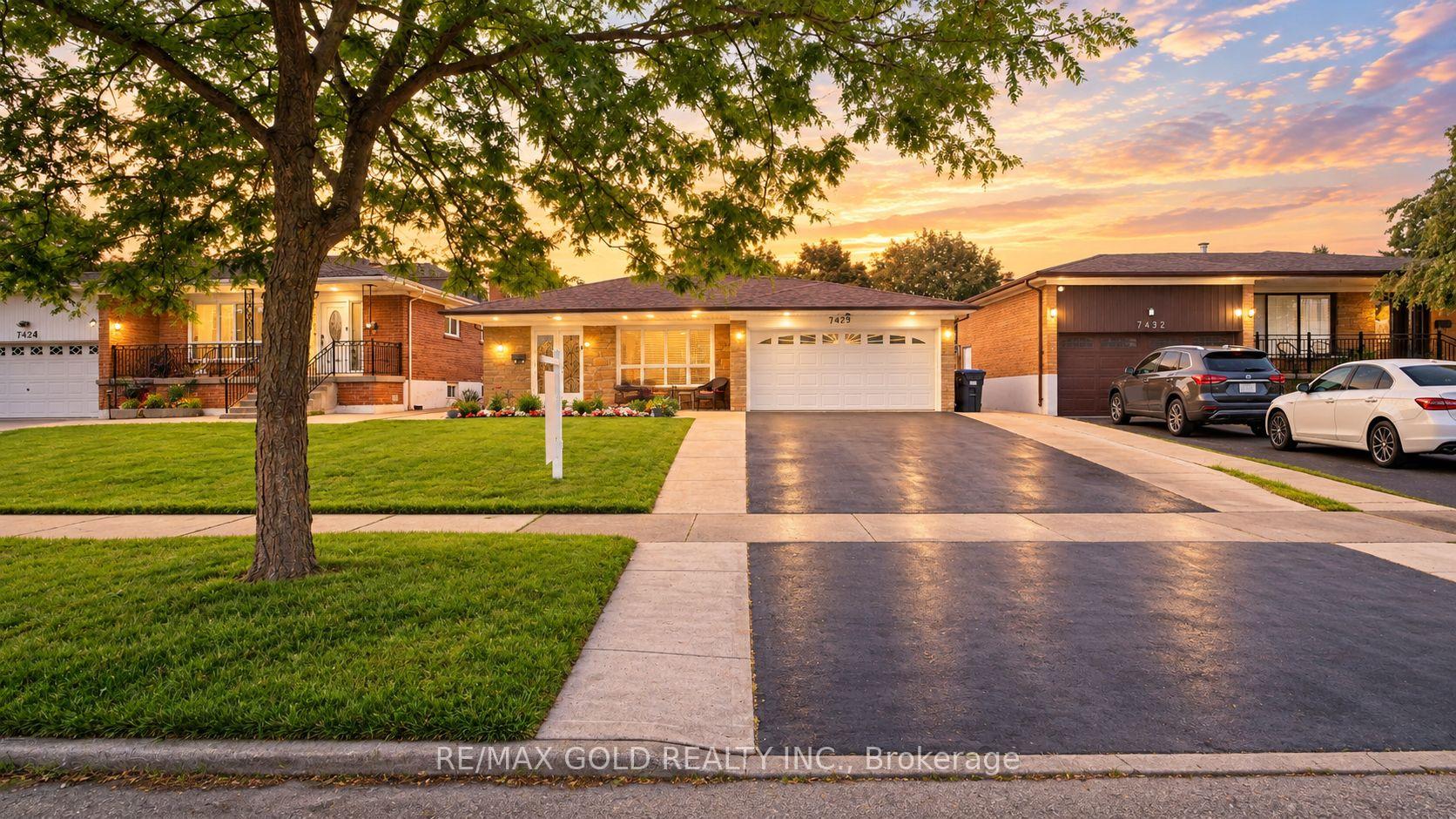 Photo 1 of 7428 Pickfair Drive, Mississauga, Malton — HOMEH