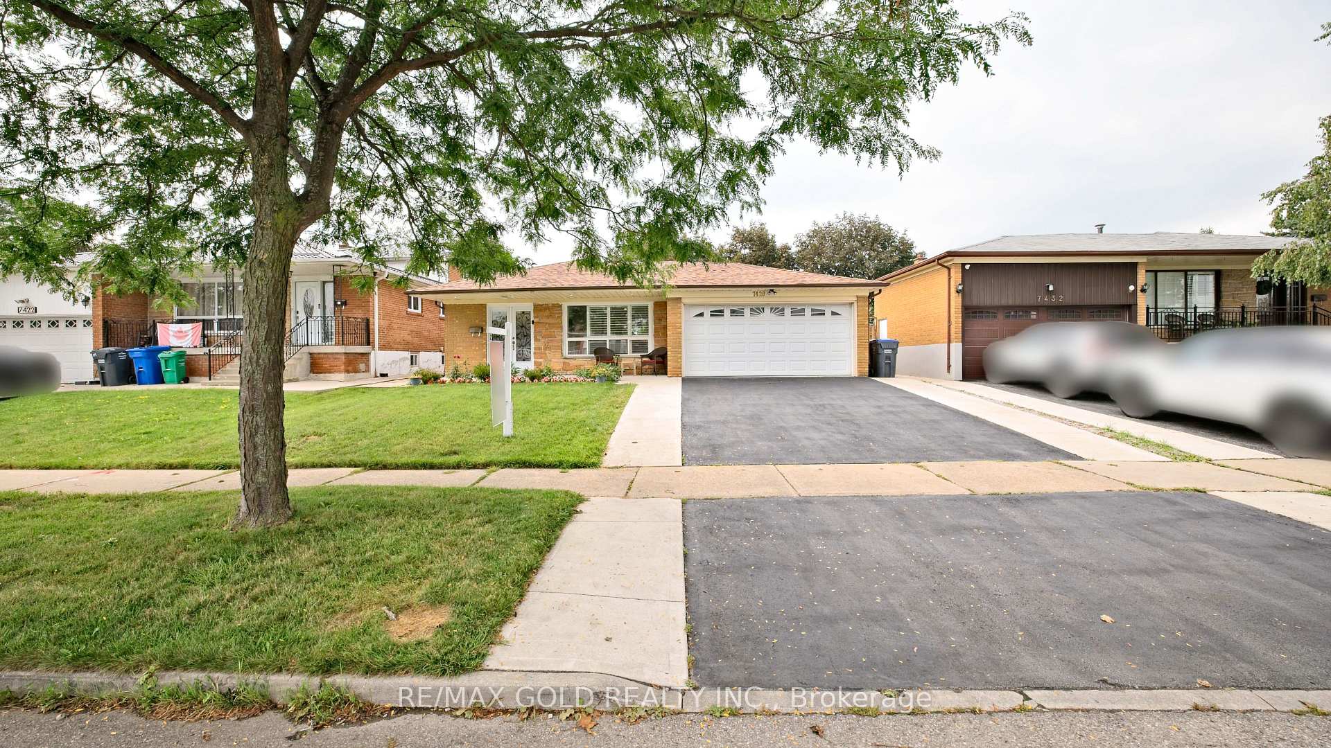 Photo 4 of 7428 Pickfair Drive, Mississauga, Malton — HOMEH