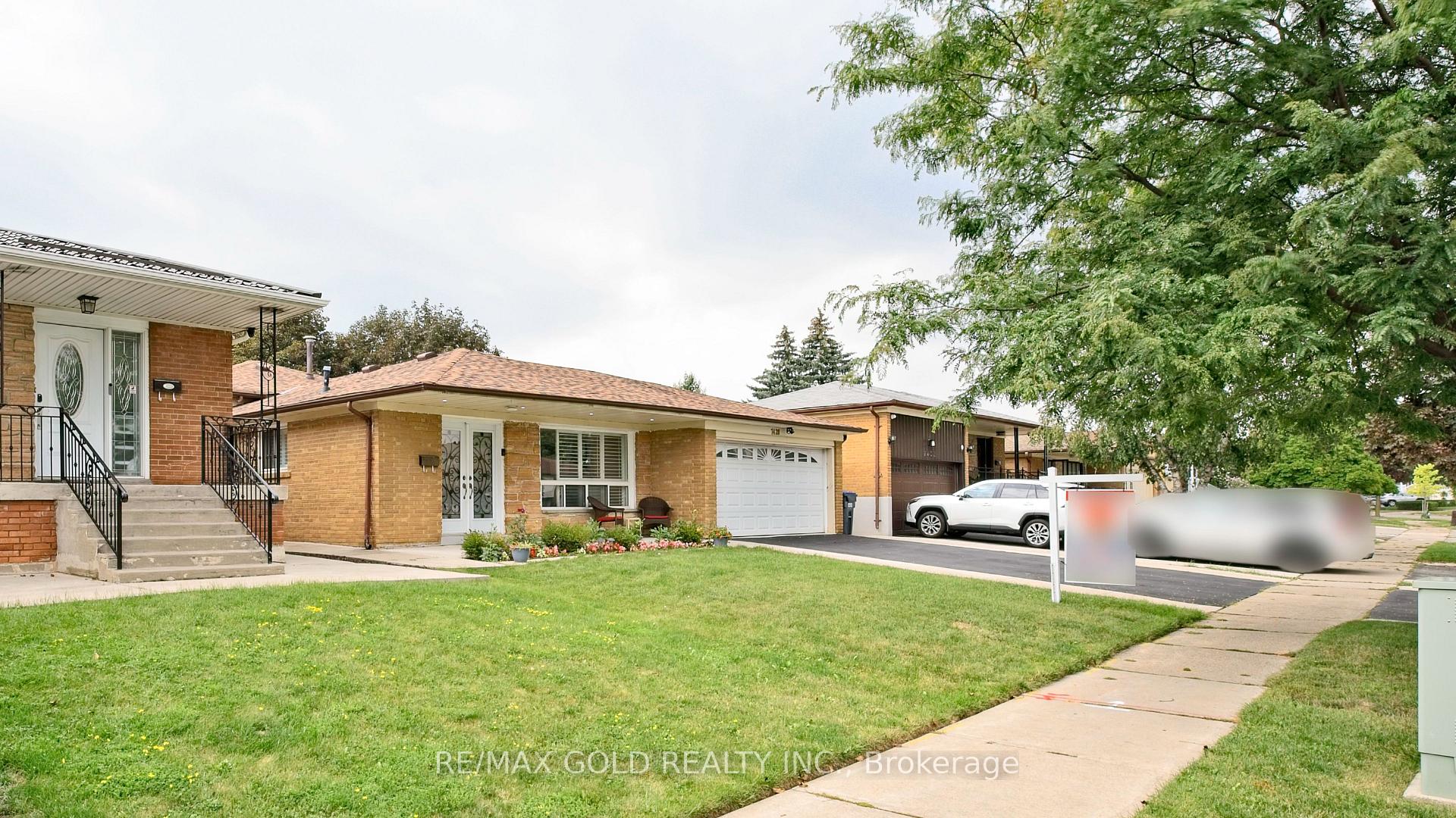 Photo 5 of 7428 Pickfair Drive, Mississauga, Malton — HOMEH