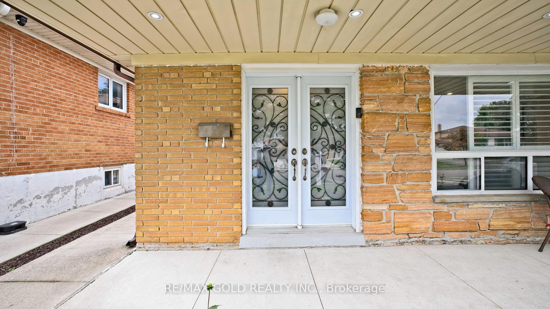 Photo 6 of 7428 Pickfair Drive, Mississauga, Malton — HOMEH