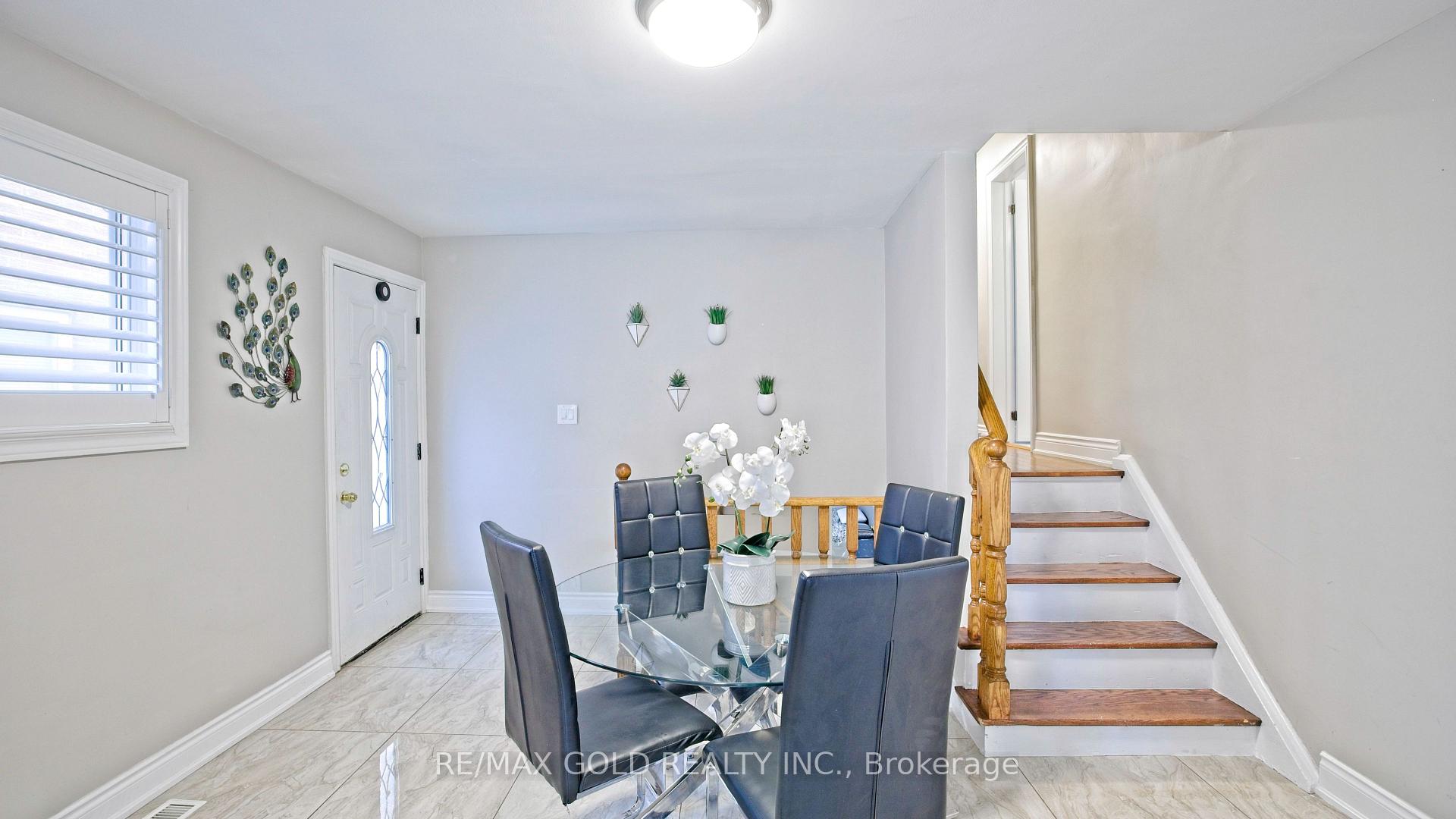 Photo 12 of 7428 Pickfair Drive, Mississauga, Malton — HOMEH