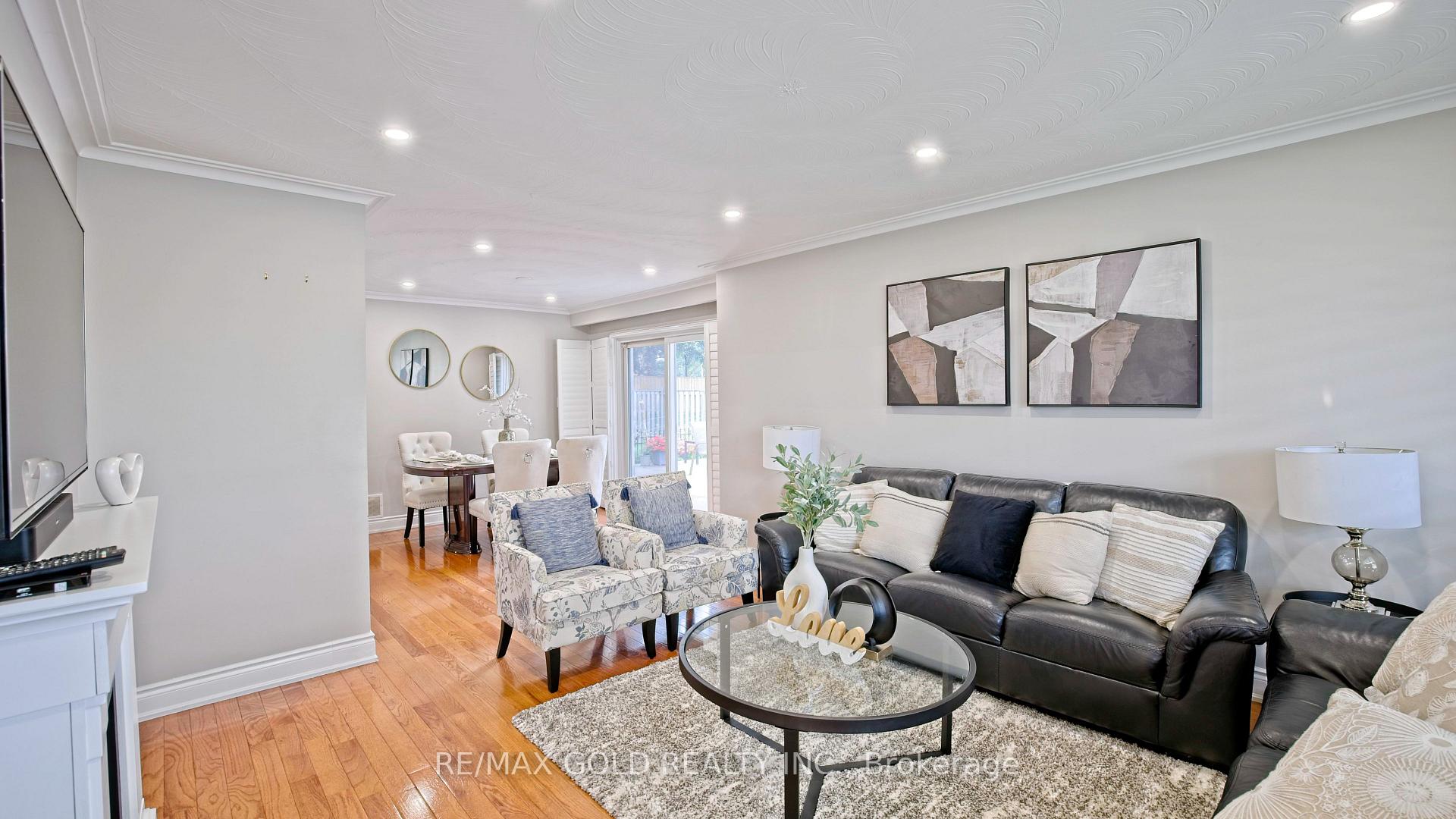 Photo 13 of 7428 Pickfair Drive, Mississauga, Malton — HOMEH