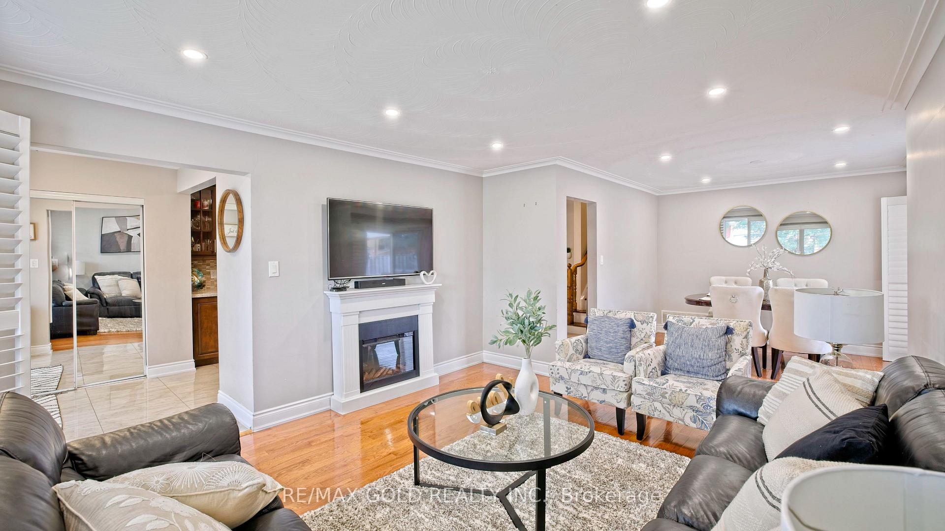 Photo 14 of 7428 Pickfair Drive, Mississauga, Malton — HOMEH