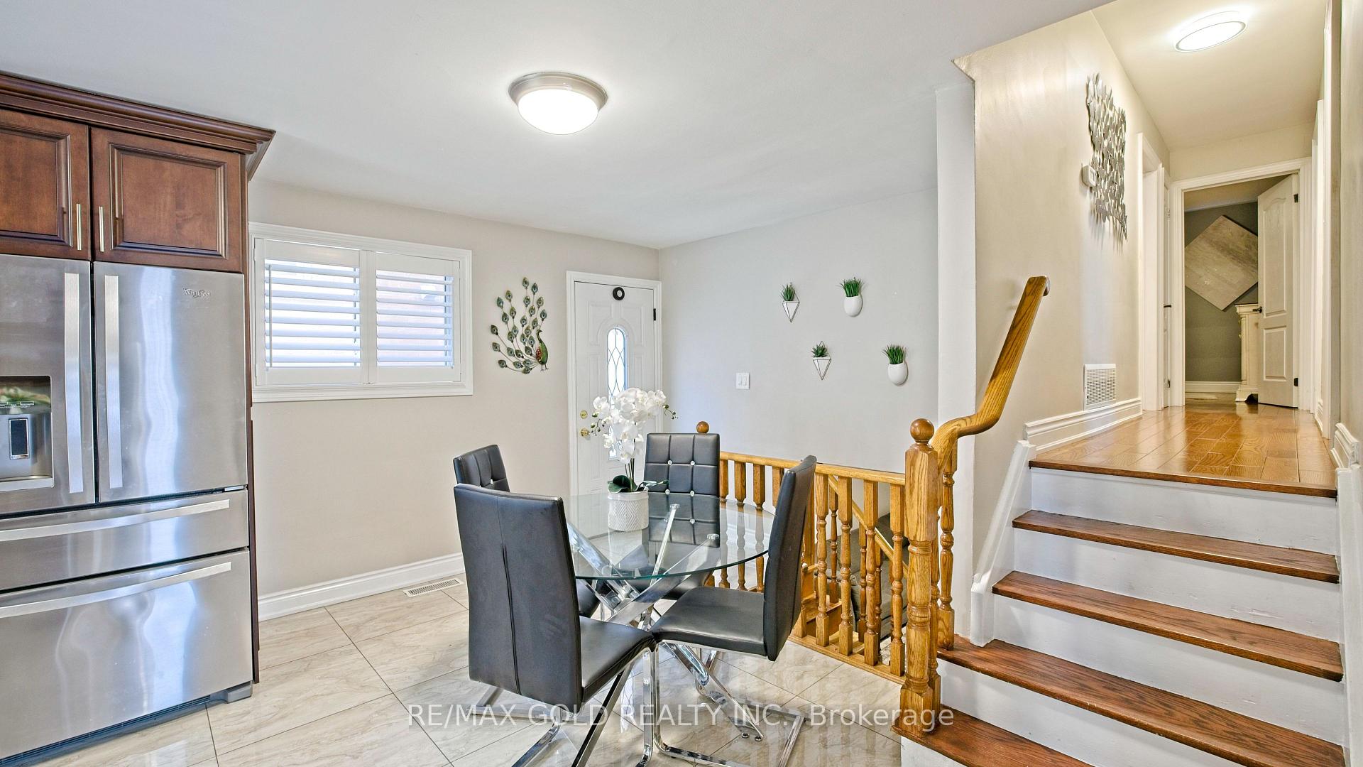 Photo 18 of 7428 Pickfair Drive, Mississauga, Malton — HOMEH