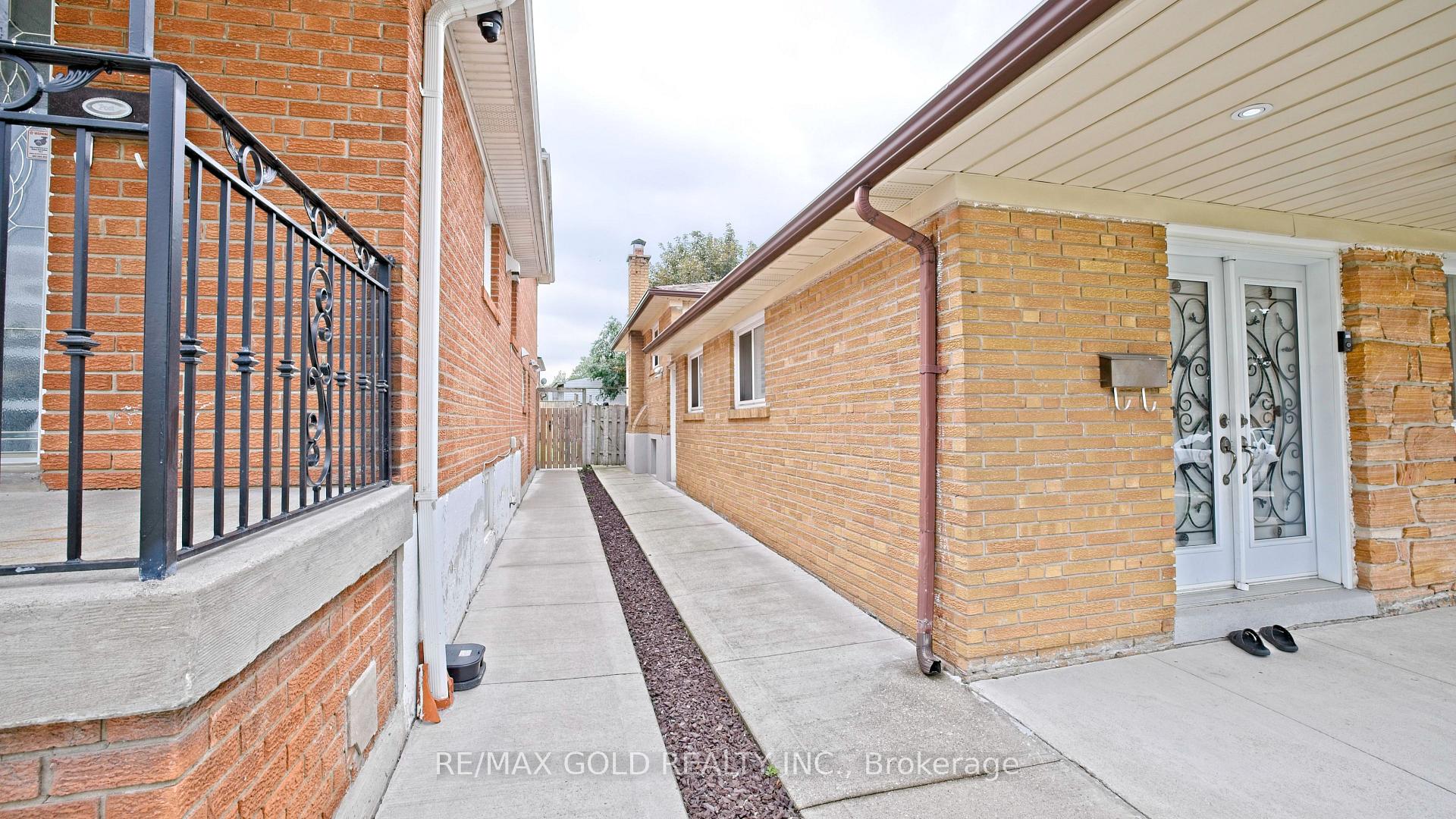 Photo 28 of 7428 Pickfair Drive, Mississauga, Malton — HOMEH