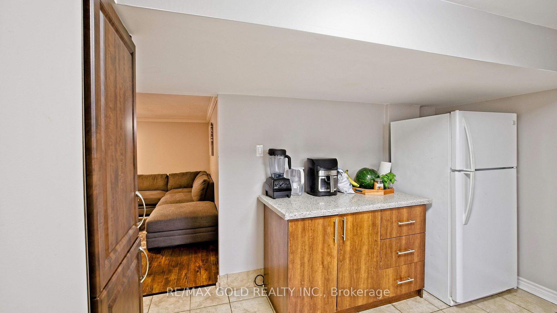 Photo 37 of 7428 Pickfair Drive, Mississauga, Malton — HOMEH