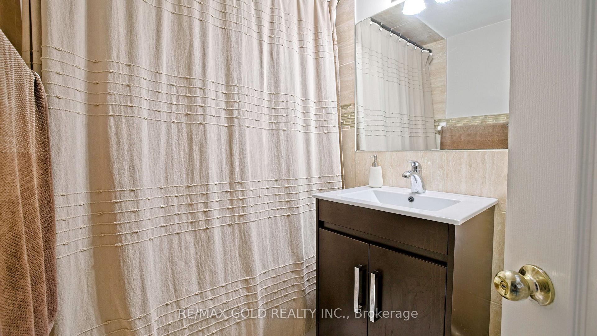 Photo 39 of 7428 Pickfair Drive, Mississauga, Malton — HOMEH