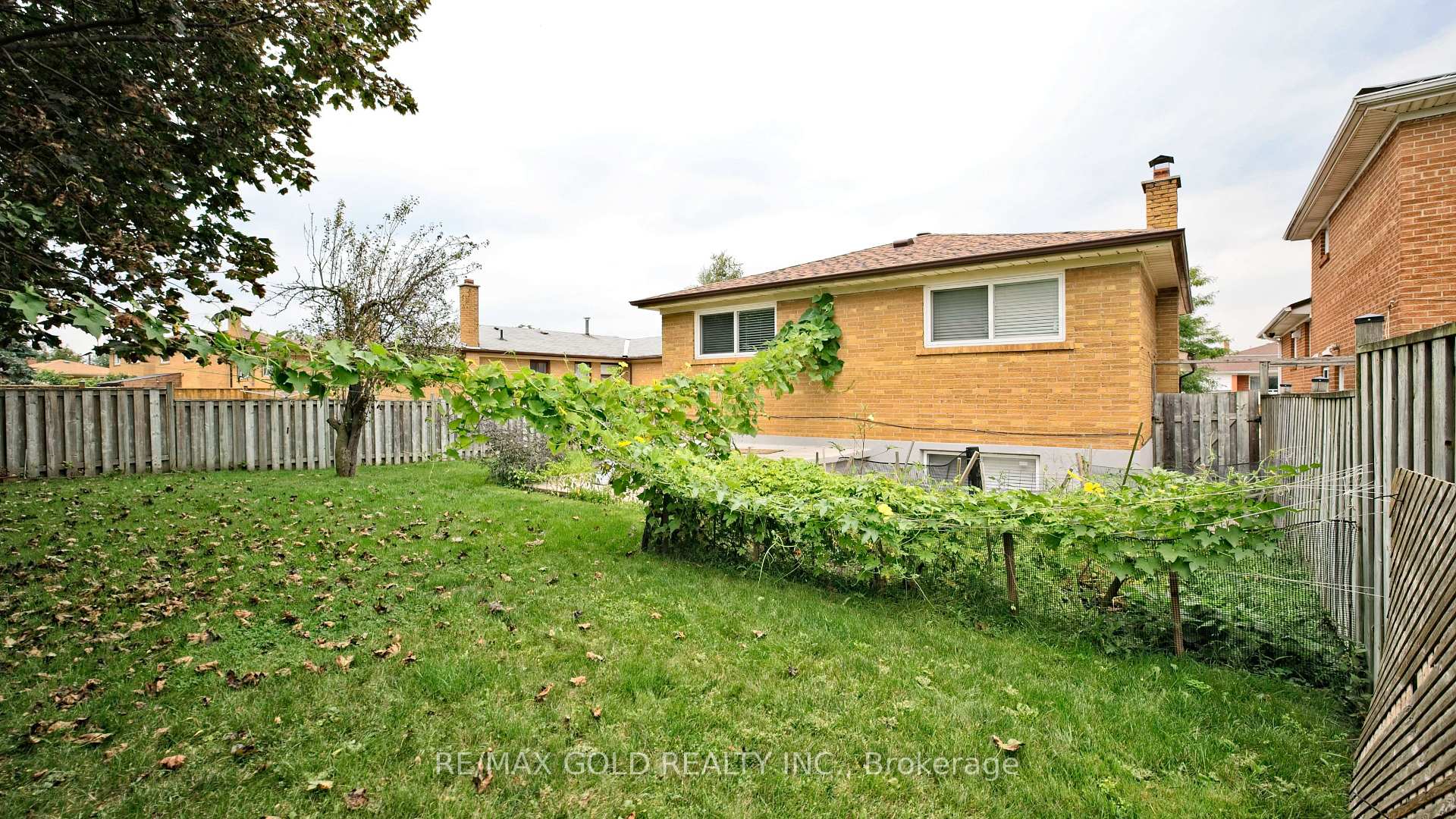 Photo 42 of 7428 Pickfair Drive, Mississauga, Malton — HOMEH
