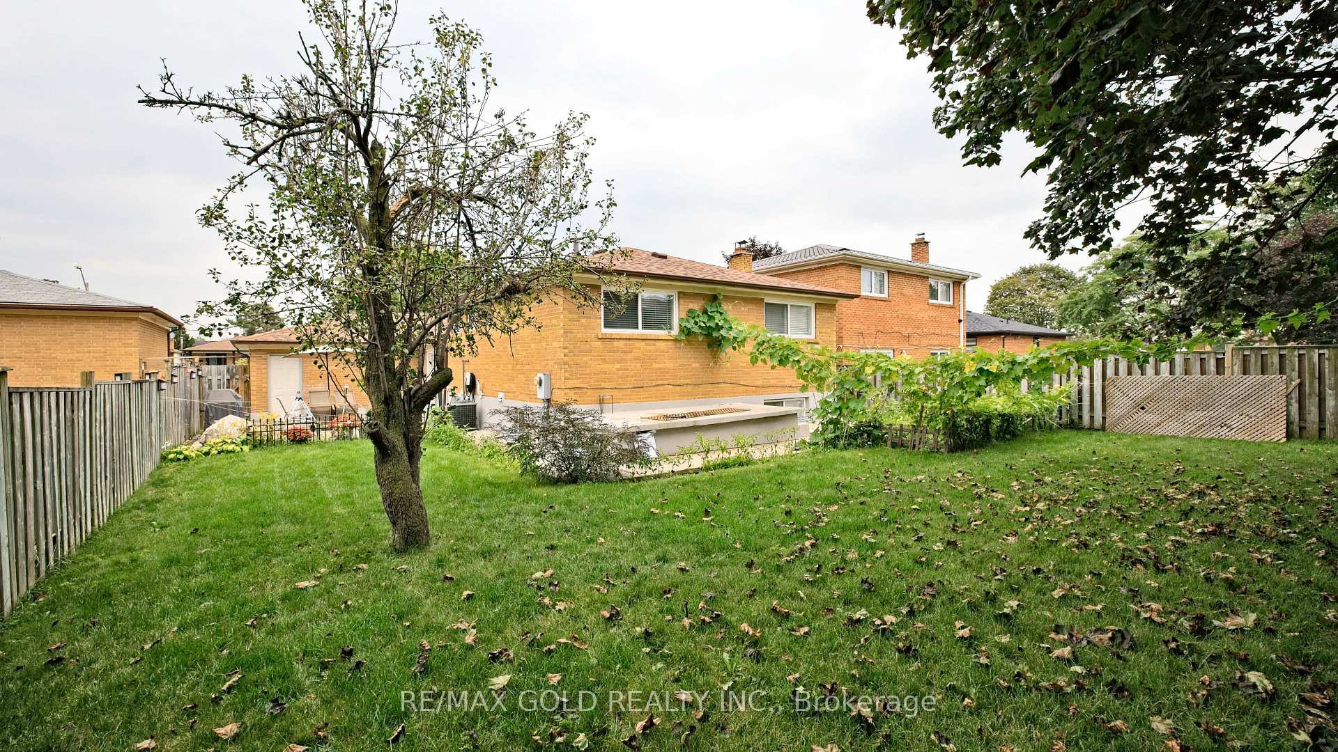 Photo 43 of 7428 Pickfair Drive, Mississauga, Malton — HOMEH