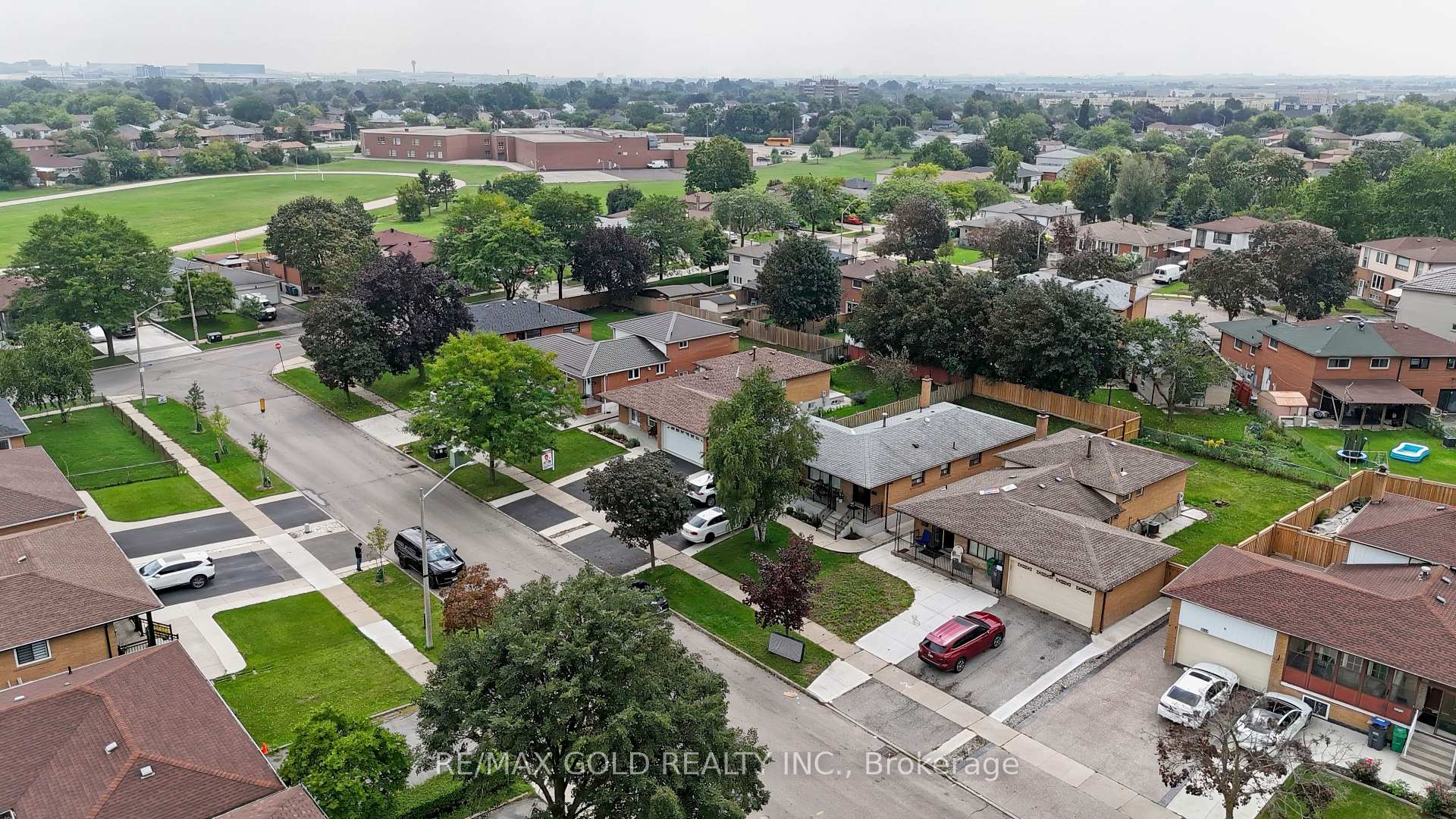 Photo 45 of 7428 Pickfair Drive, Mississauga, Malton — HOMEH