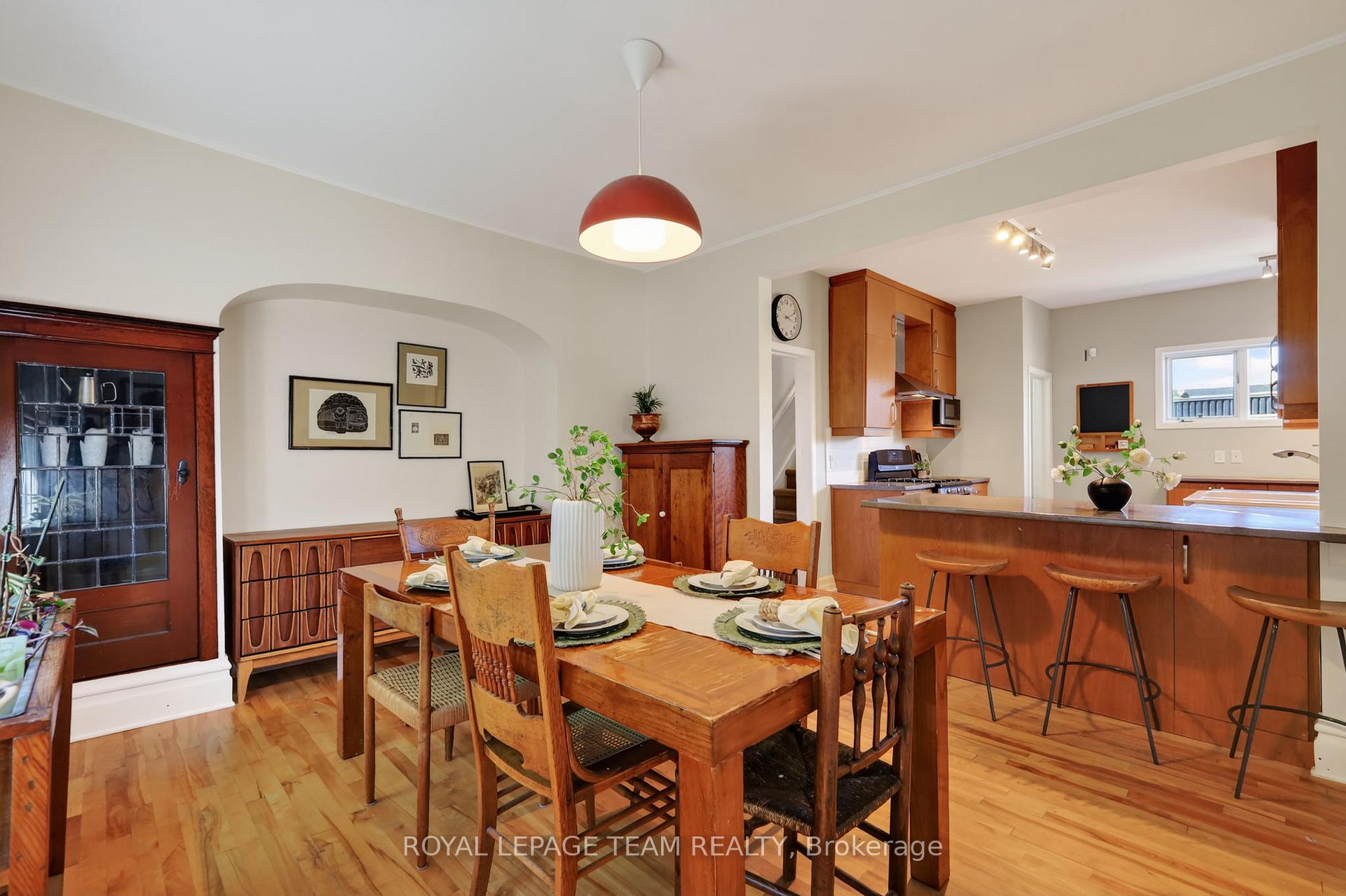 Photo 9 of 10 Clarendon Avenue, Ottawa, Ottawa West — HOMEH