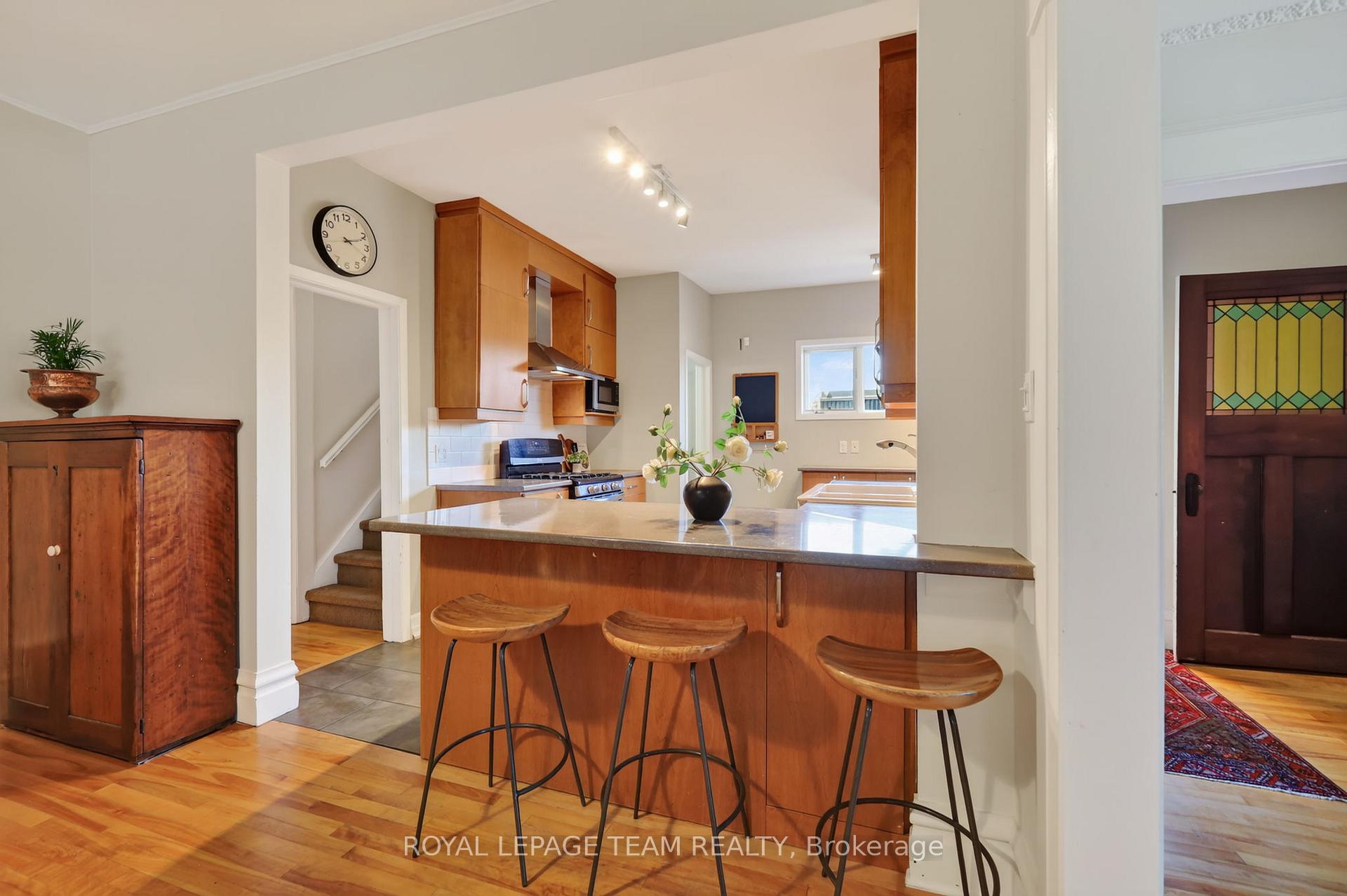 Photo 11 of 10 Clarendon Avenue, Ottawa, Ottawa West — HOMEH