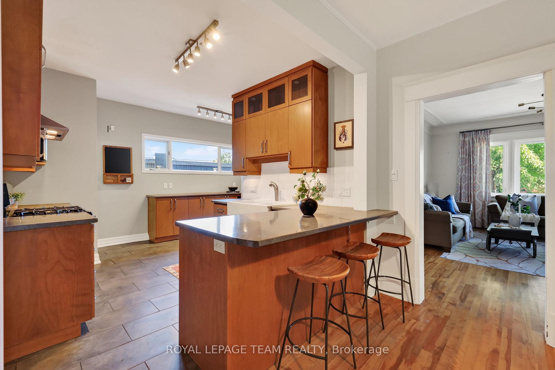 Photo 12 of 10 Clarendon Avenue, Ottawa, Ottawa West — HOMEH