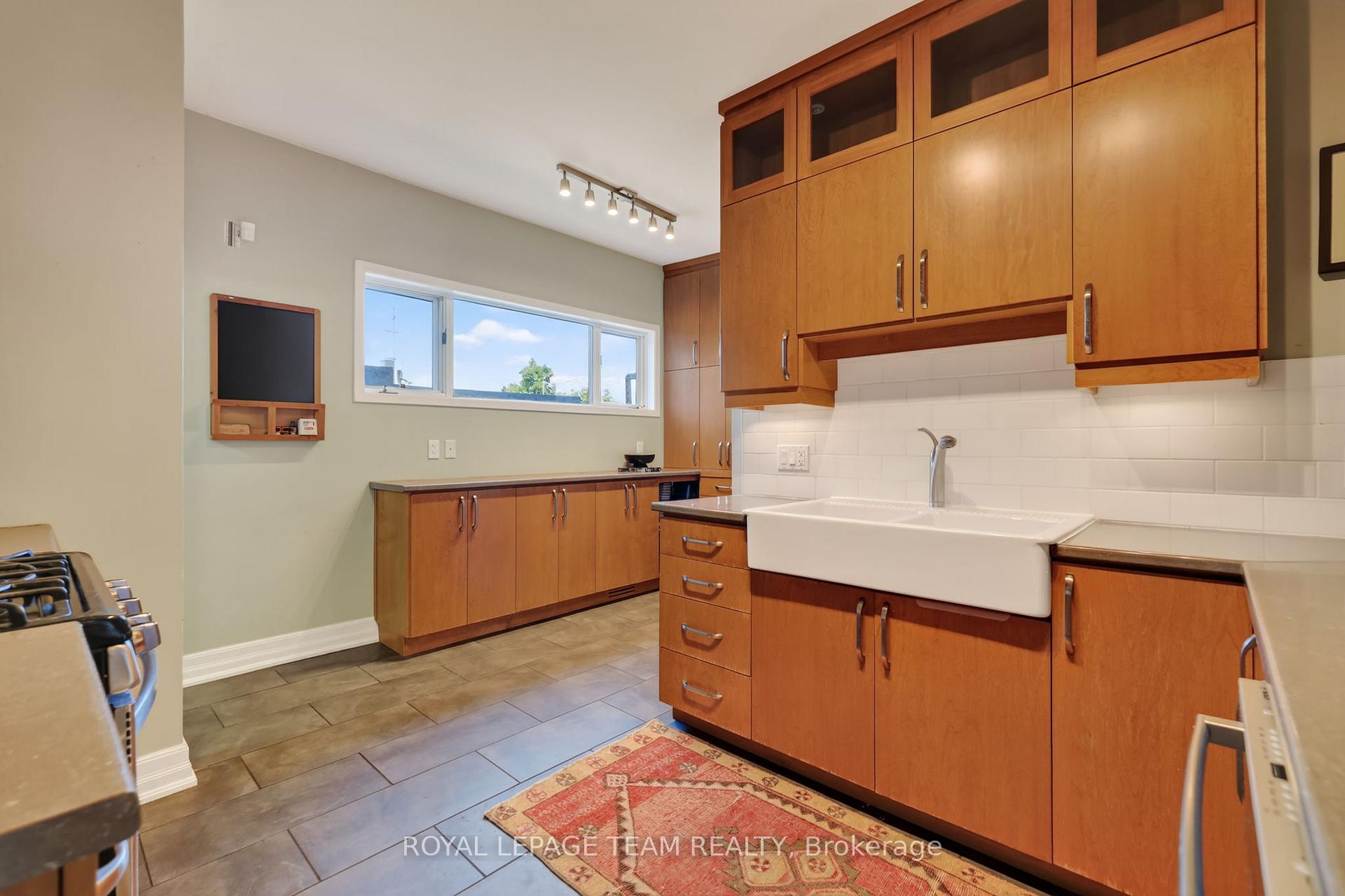 Photo 13 of 10 Clarendon Avenue, Ottawa, Ottawa West — HOMEH