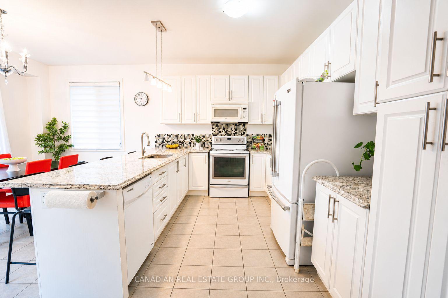 Photo 12 of 23 Page Place, Clarington, Courtice — HOMEH