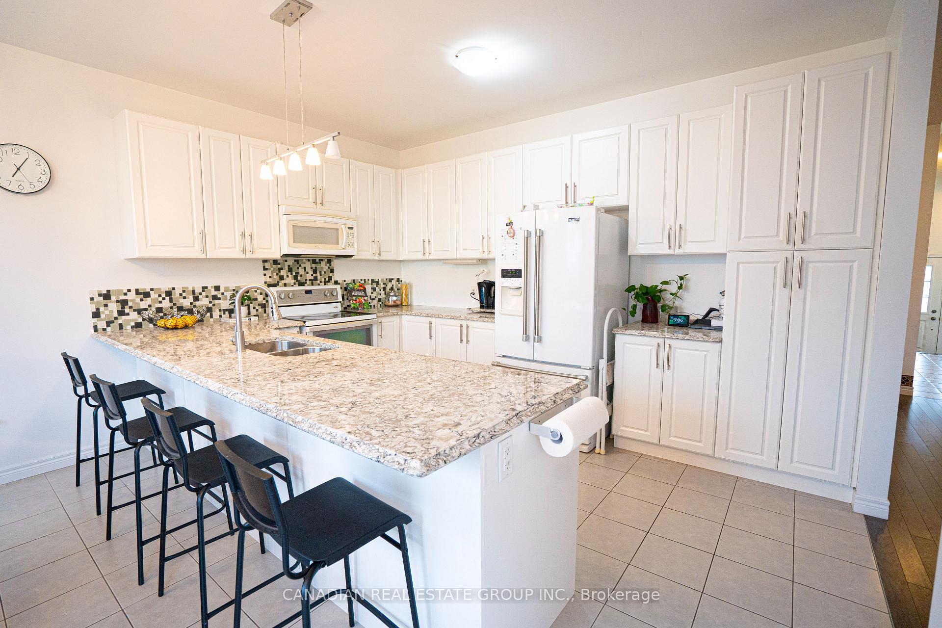 Photo 13 of 23 Page Place, Clarington, Courtice — HOMEH