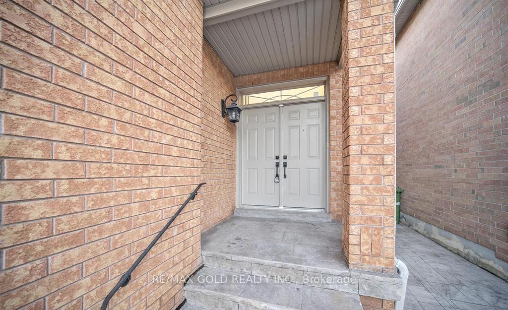 Photo 3 of 83 Emily Carr Crescent, Caledon, Bolton North — HOMEH