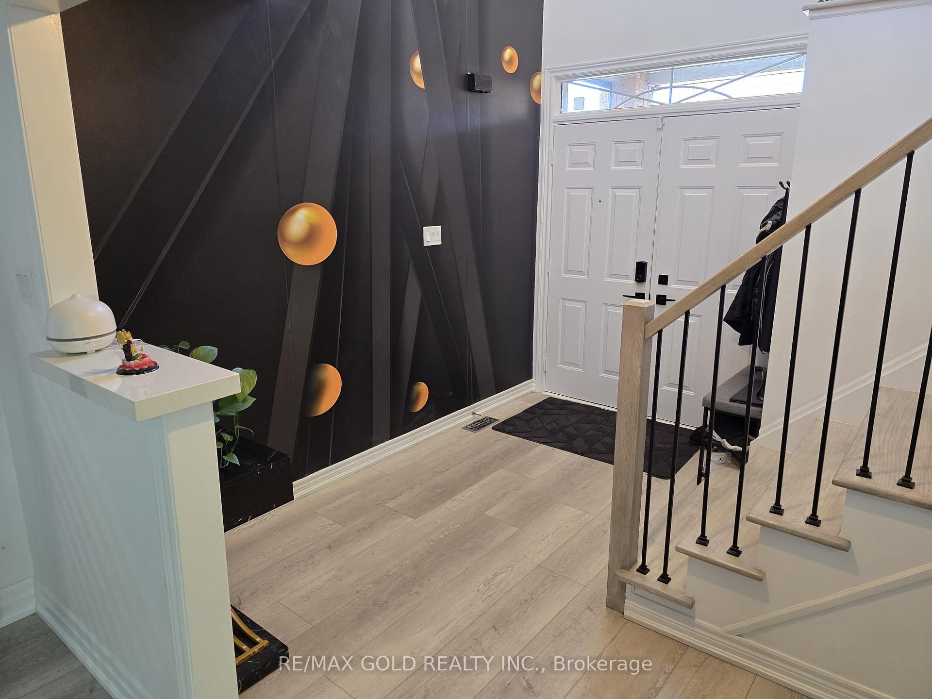 Photo 5 of 83 Emily Carr Crescent, Caledon, Bolton North — HOMEH