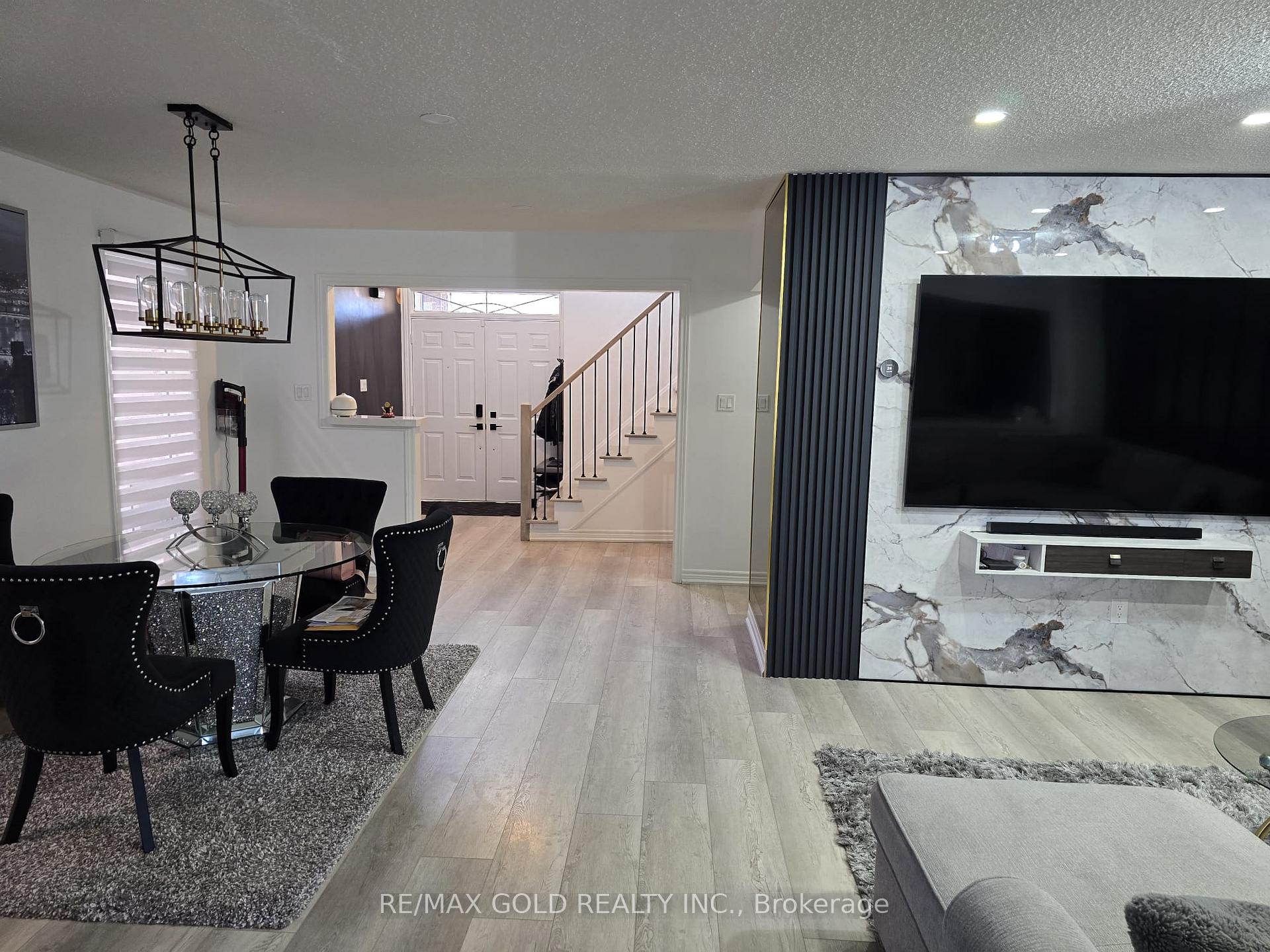 Photo 10 of 83 Emily Carr Crescent, Caledon, Bolton North — HOMEH