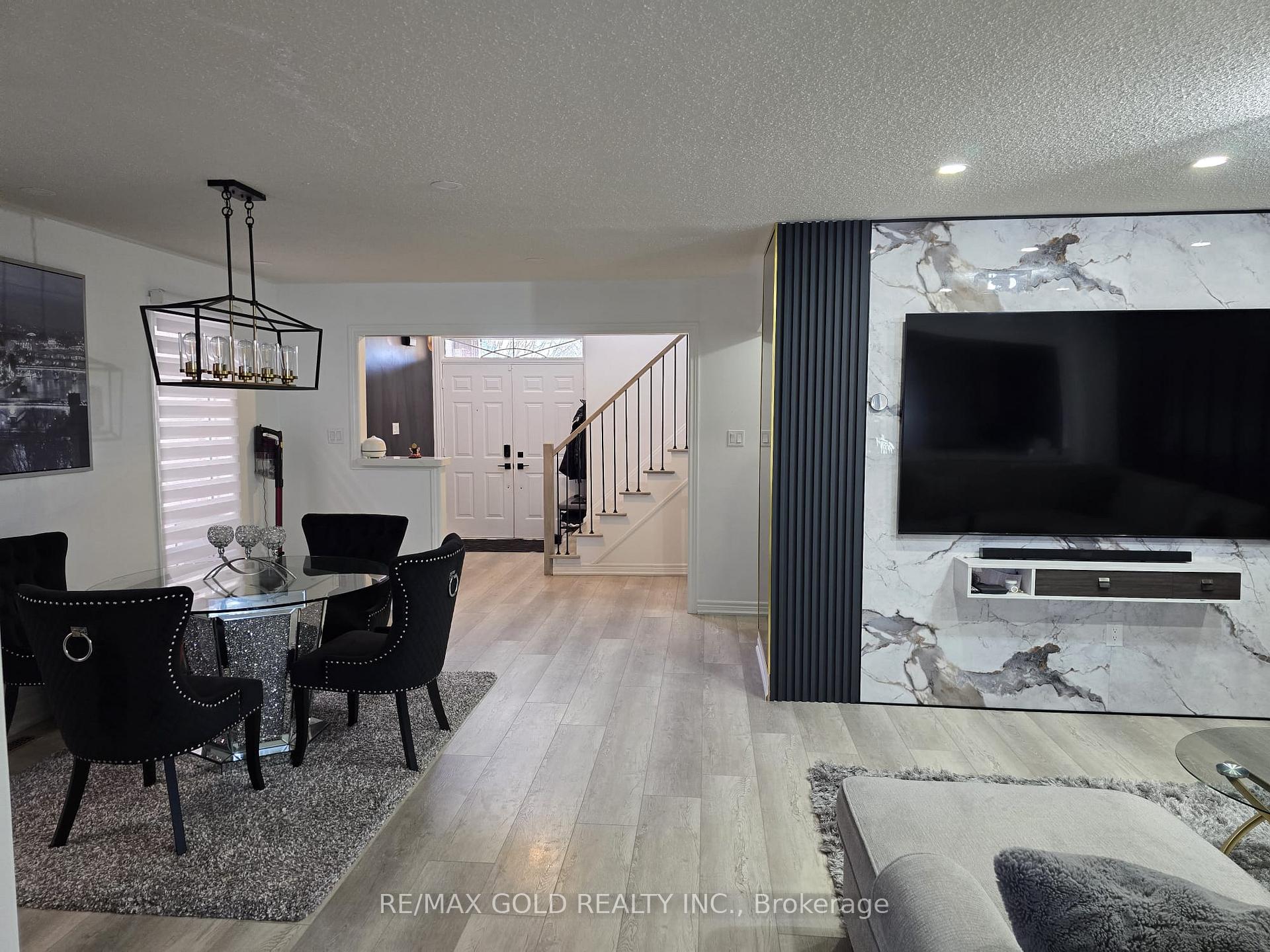 Photo 13 of 83 Emily Carr Crescent, Caledon, Bolton North — HOMEH