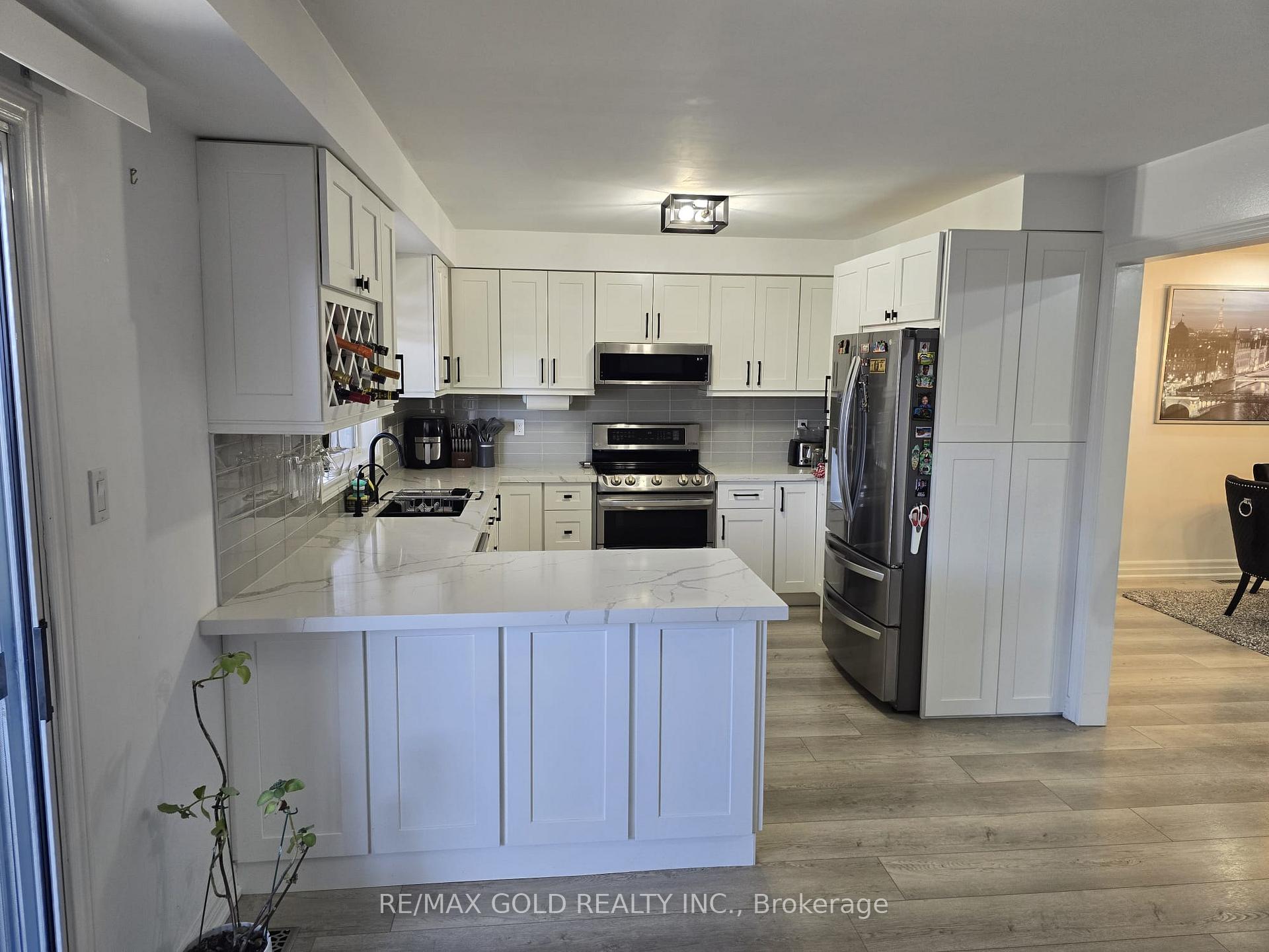 Photo 15 of 83 Emily Carr Crescent, Caledon, Bolton North — HOMEH