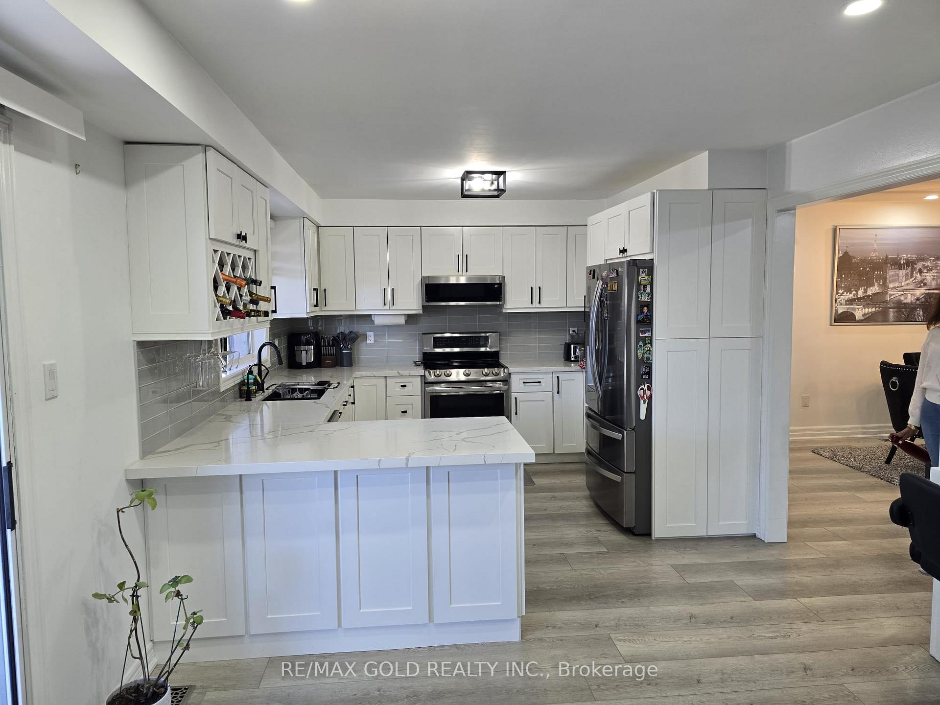 Photo 16 of 83 Emily Carr Crescent, Caledon, Bolton North — HOMEH