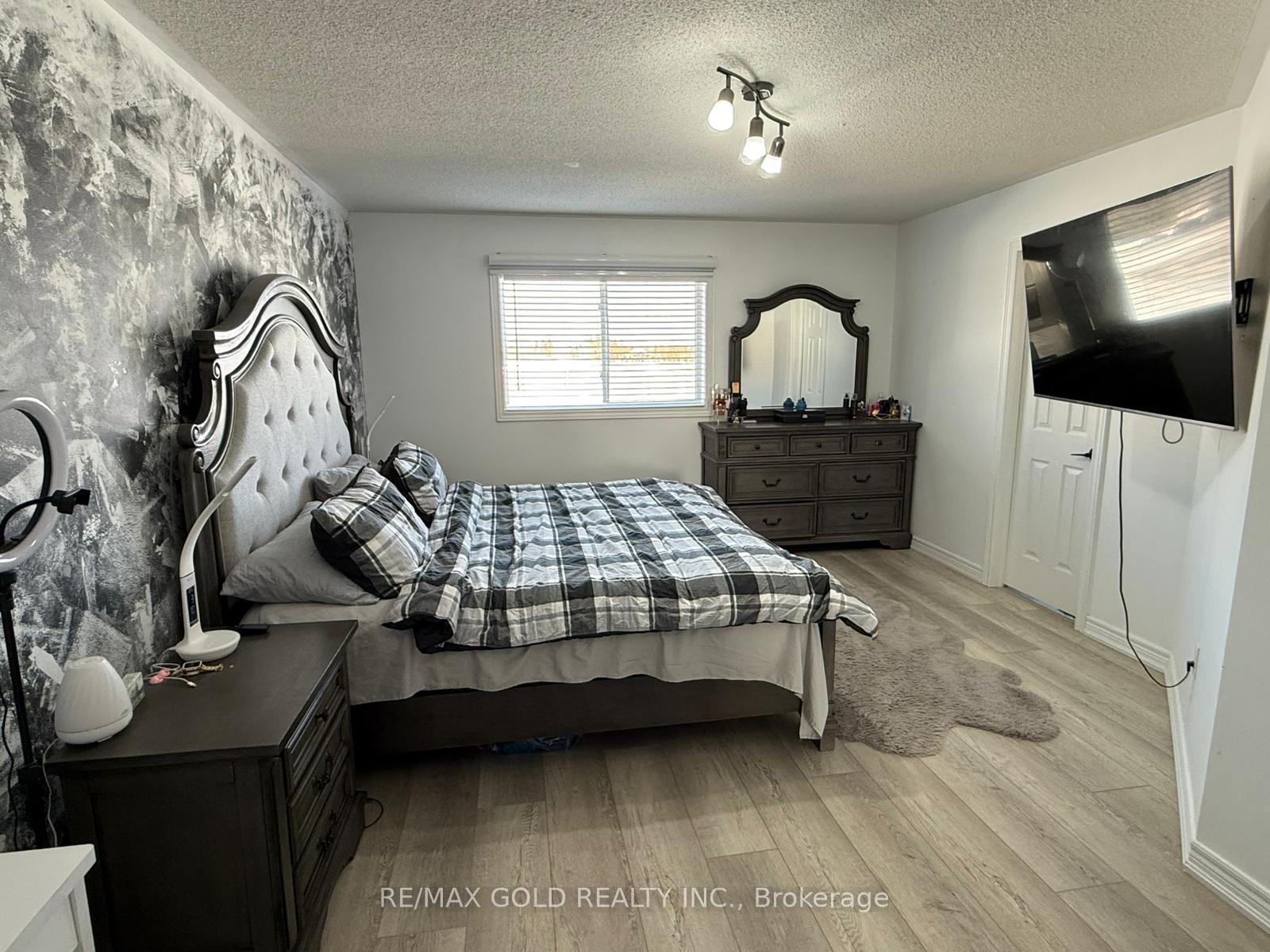 Photo 33 of 83 Emily Carr Crescent, Caledon, Bolton North — HOMEH