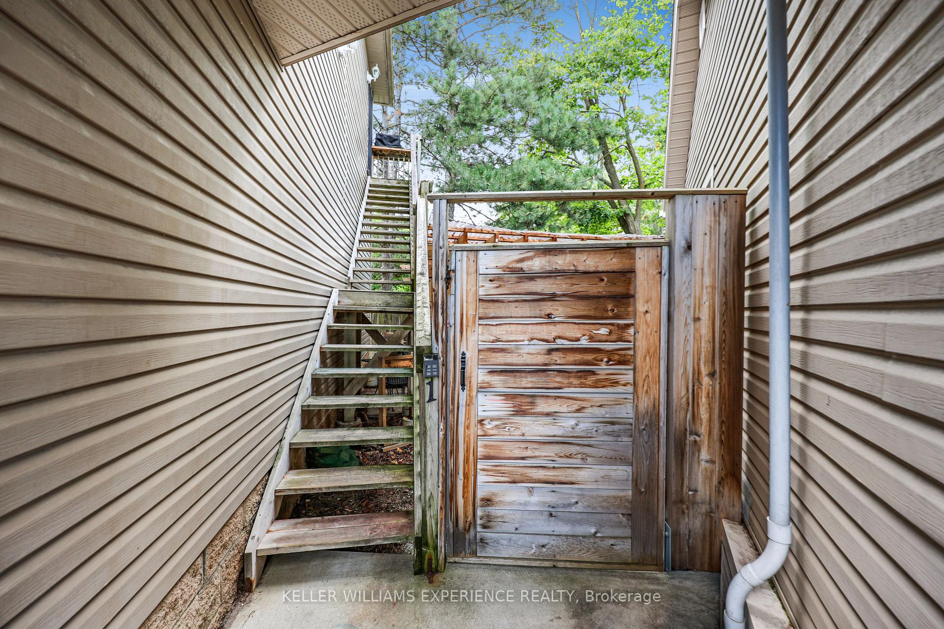 Photo 47 of 19 Centre Street, Barrie, Allandale — HOMEH