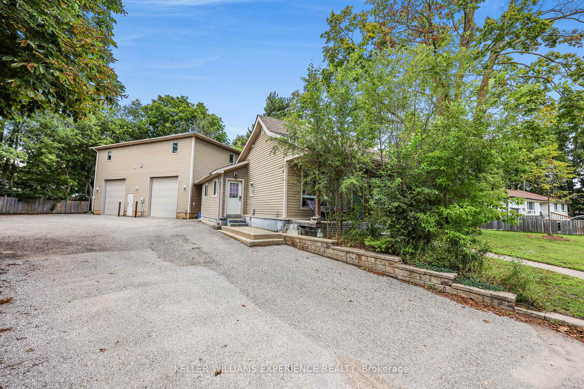 Photo 43 of 19 Centre Street, Barrie, Allandale — HOMEH