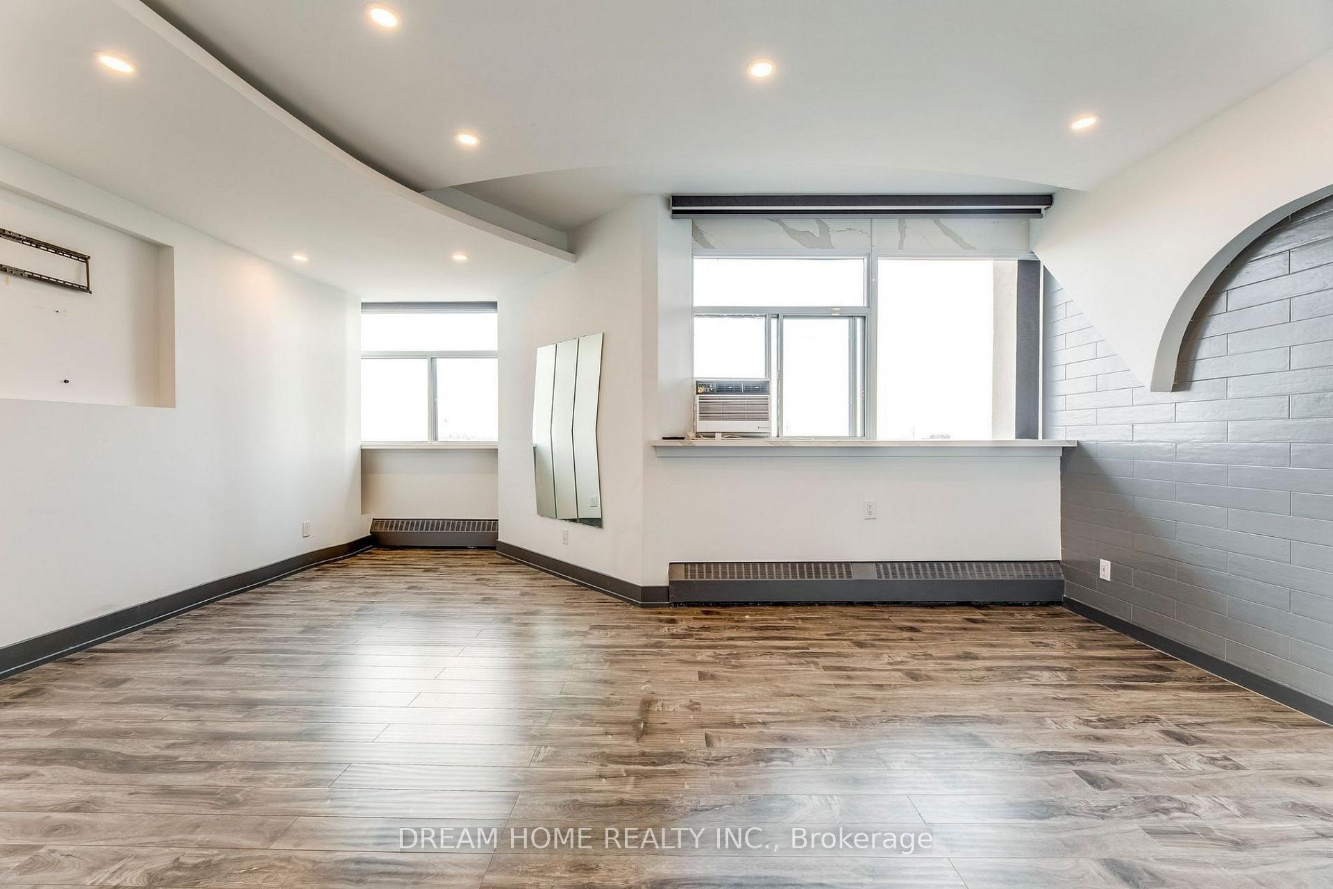 Photo 4 of Unit 1010, 2301 Derry Road W, Mississauga, Meadowvale — HOMEH