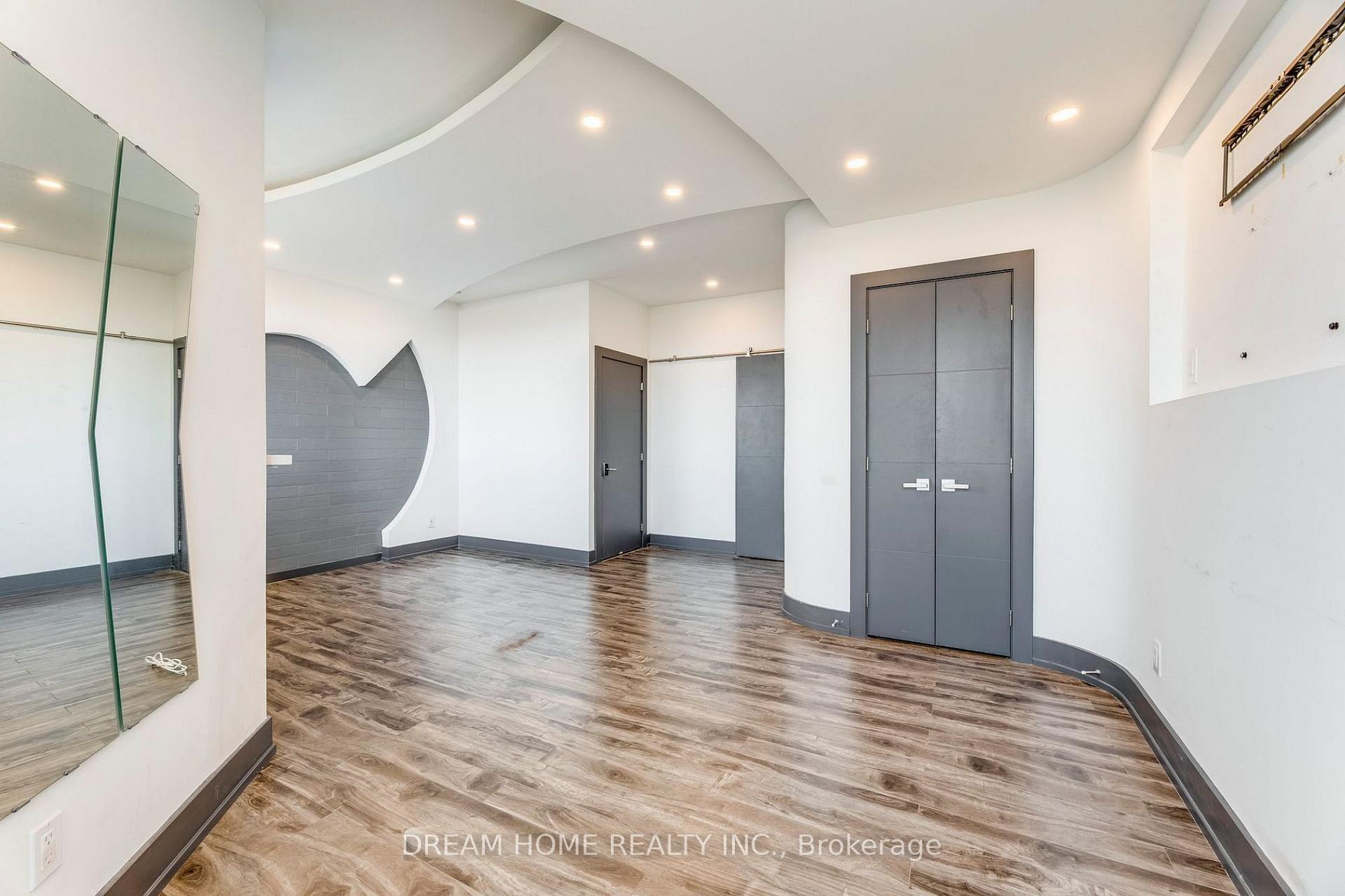 Photo 6 of Unit 1010, 2301 Derry Road W, Mississauga, Meadowvale — HOMEH