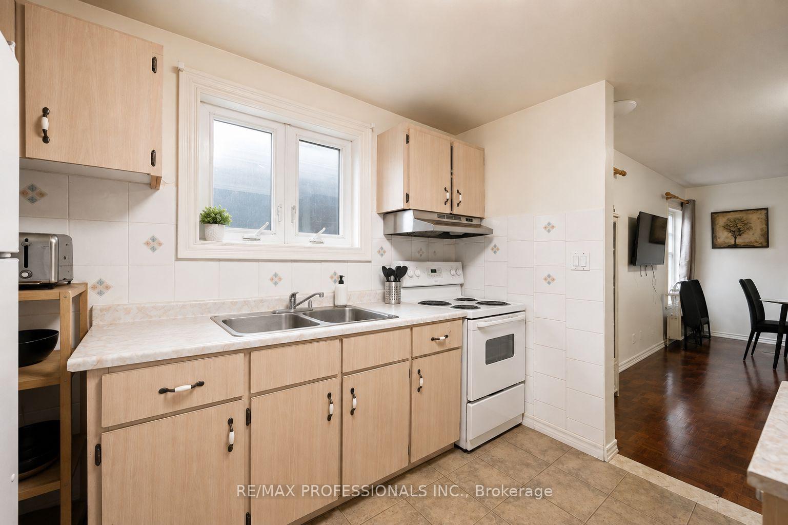 Photo 11 of 166 Caledonia Road, Toronto, Corso Italia-Davenport — HOMEH