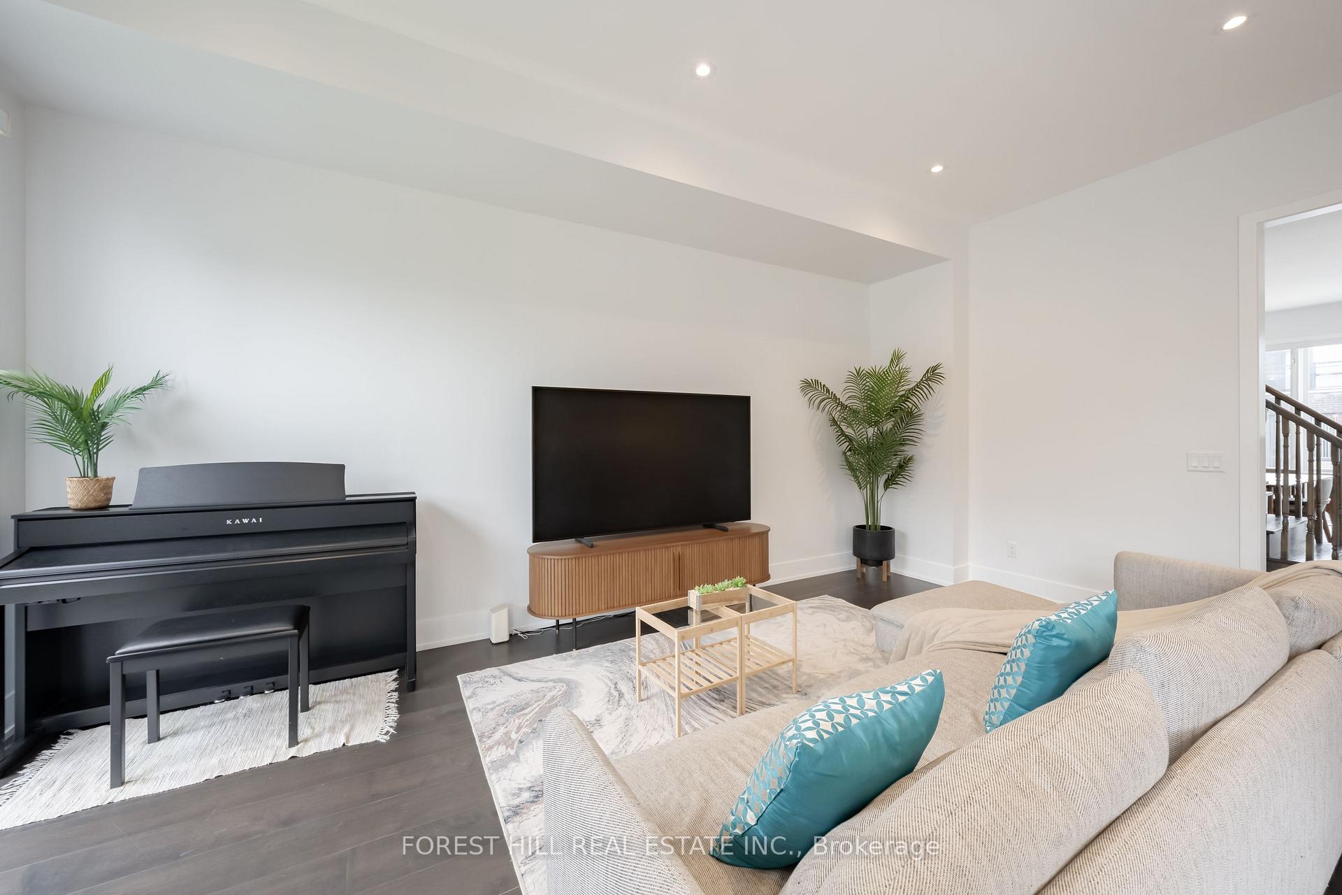 Photo 43 of 9 Sable Road, Vaughan, Patterson — HOMEH