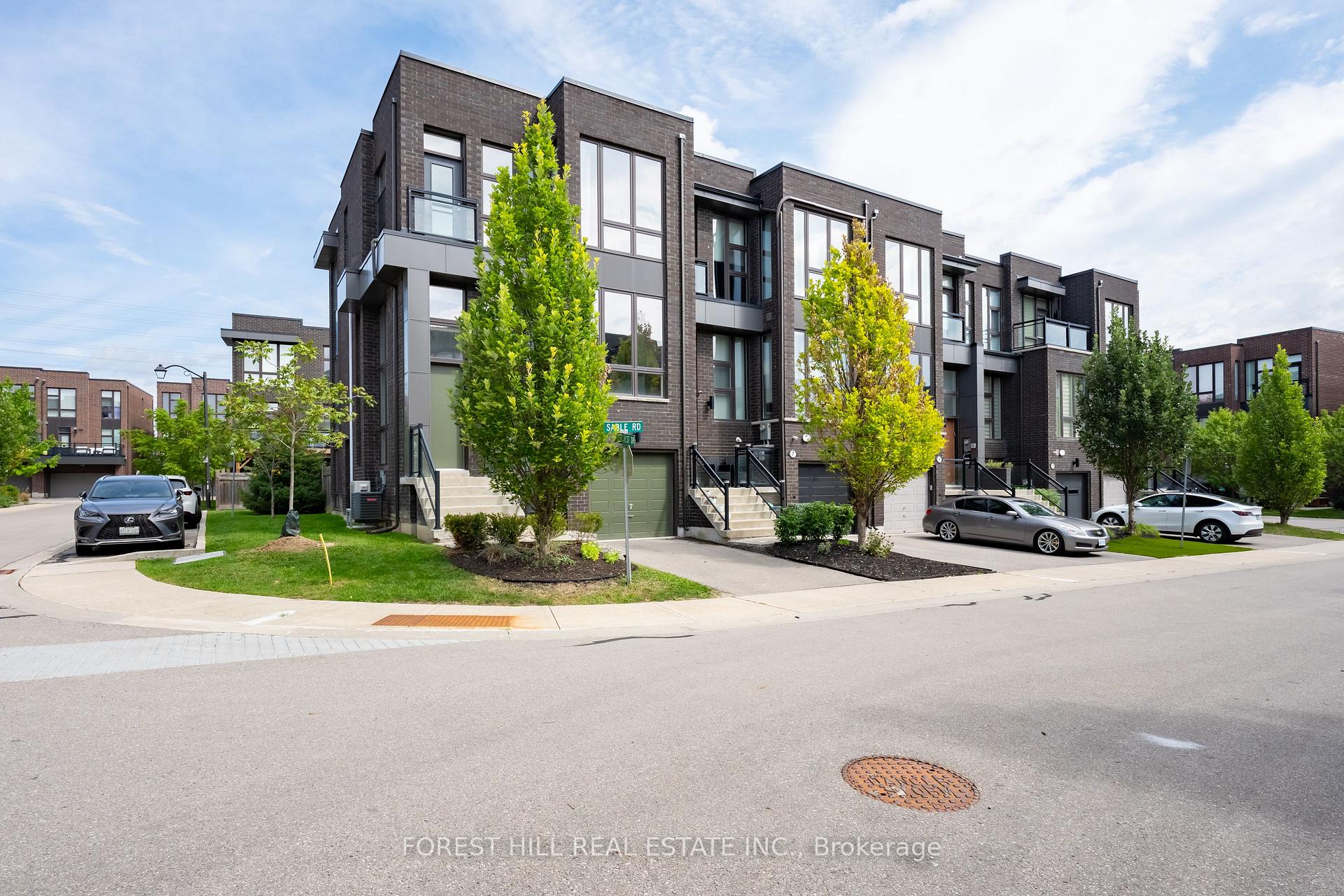 Photo 1 of 9 Sable Road, Vaughan, Patterson — HOMEH