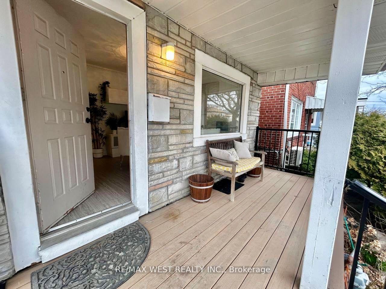 Photo 3 of 36 Fourteenth Street, Etobicoke, New Toronto — HOMEH