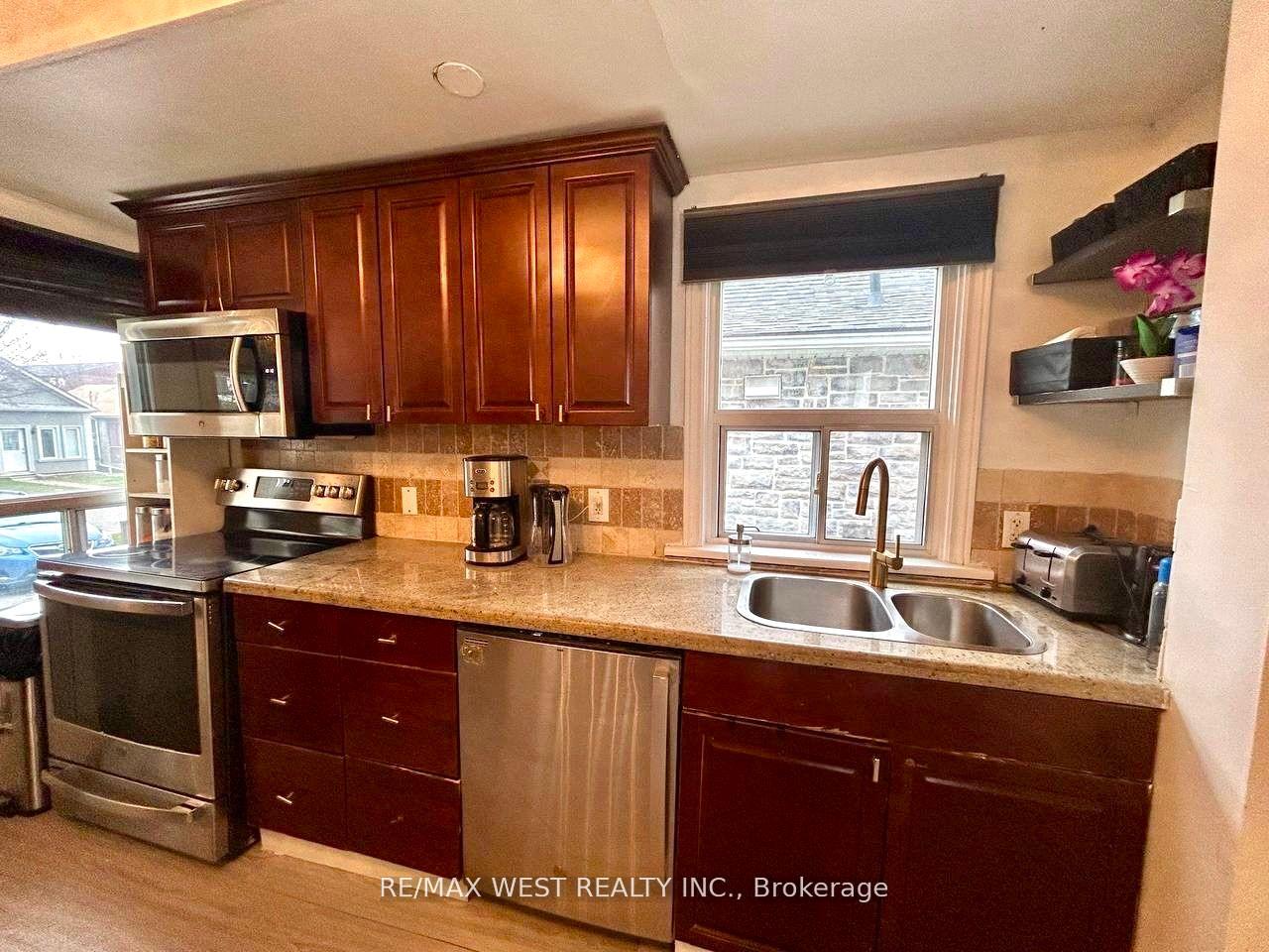 Photo 11 of 36 Fourteenth Street, Etobicoke, New Toronto — HOMEH