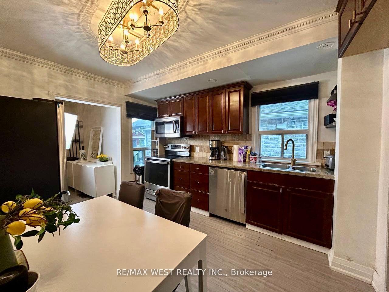 Photo 12 of 36 Fourteenth Street, Etobicoke, New Toronto — HOMEH