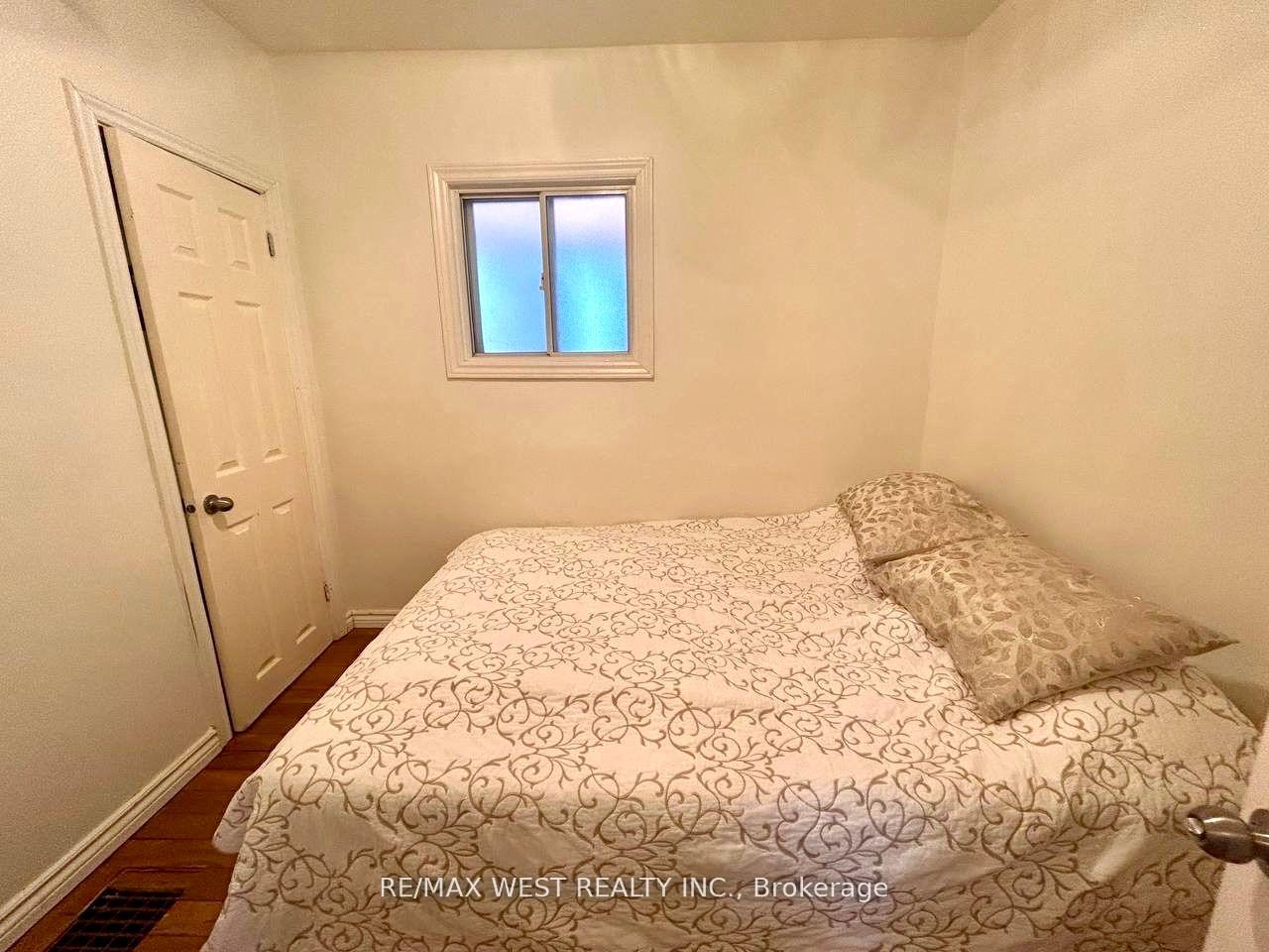 Photo 15 of 36 Fourteenth Street, Etobicoke, New Toronto — HOMEH