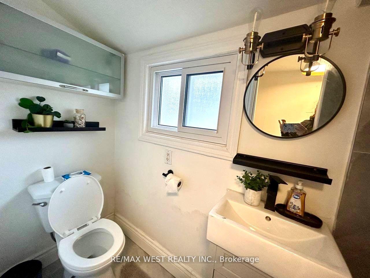 Photo 17 of 36 Fourteenth Street, Etobicoke, New Toronto — HOMEH