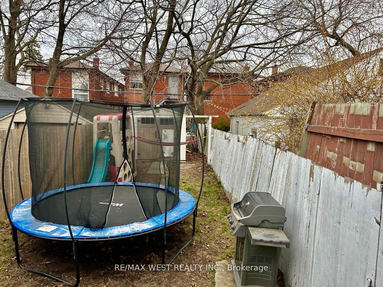 Photo 27 of 36 Fourteenth Street, Etobicoke, New Toronto — HOMEH