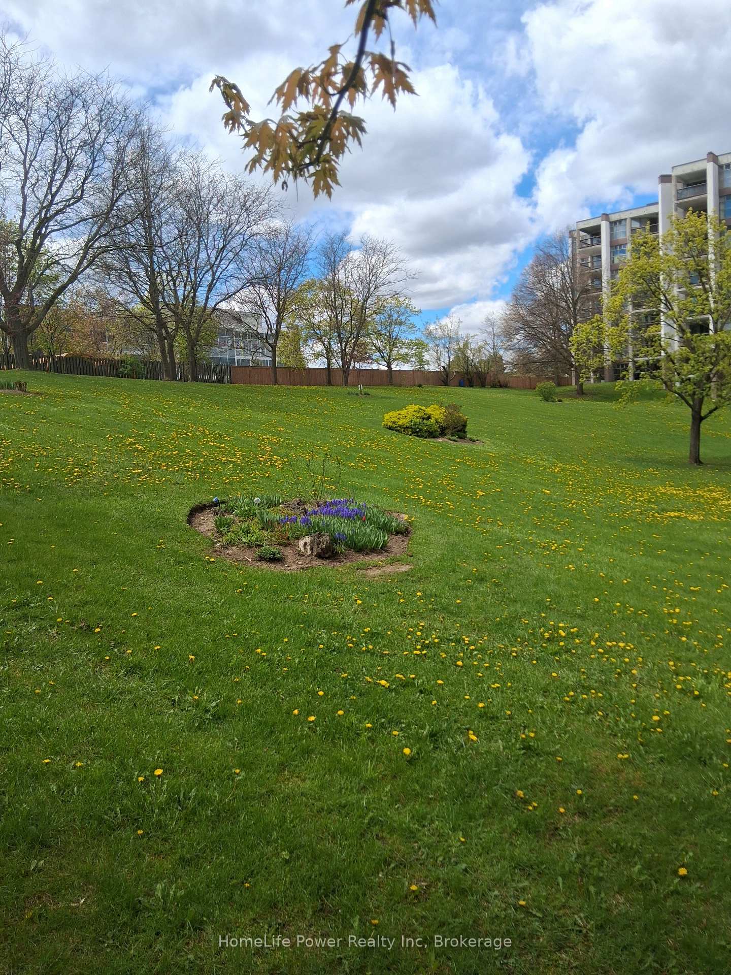 Photo 31 of Unit 402, 22 Marilyn Drive, Guelph, Riverside Park — HOMEH