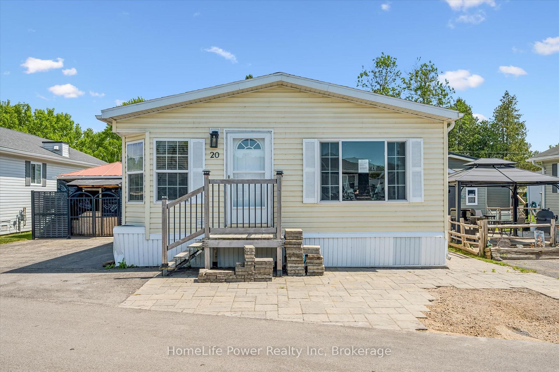 Photo 1 of 20 Elm Street, Puslinch, Rural Puslinch East — HOMEH