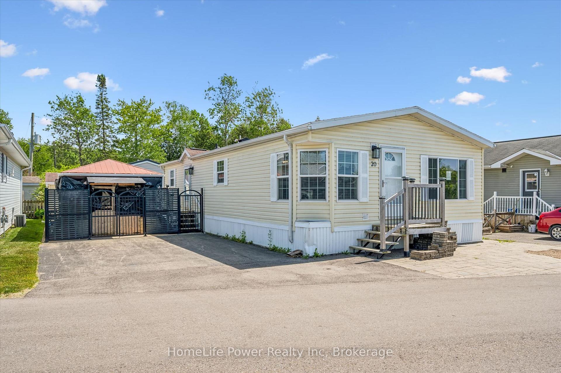 Photo 3 of 20 Elm Street, Puslinch, Rural Puslinch East — HOMEH