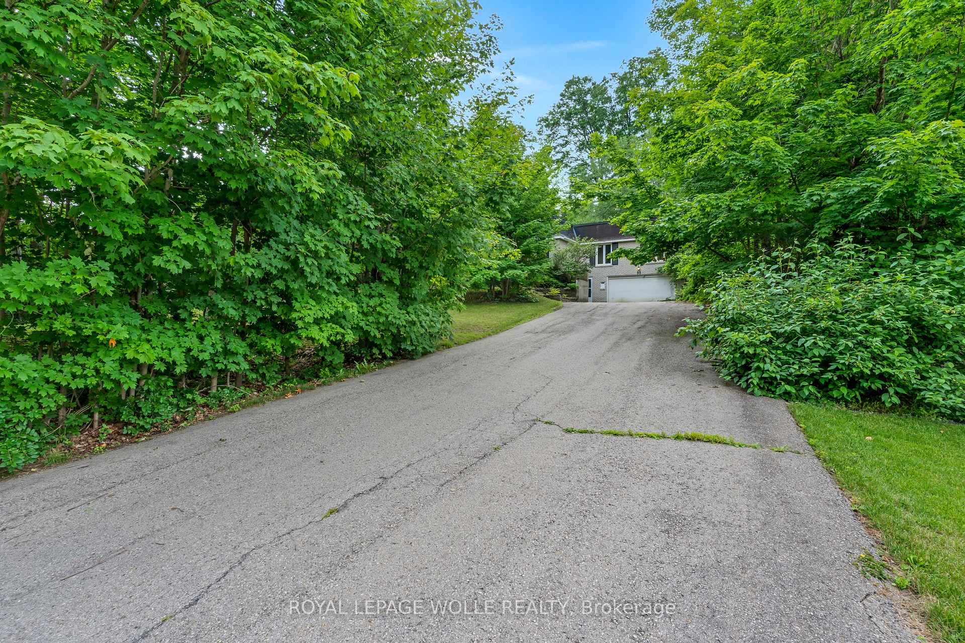 Photo 3 of 35 Maple Hill Drive, Kitchener, Westmount - Waterloo — HOMEH