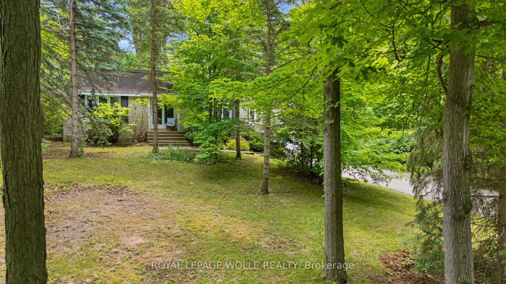 Photo 4 of 35 Maple Hill Drive, Kitchener, Westmount - Waterloo — HOMEH