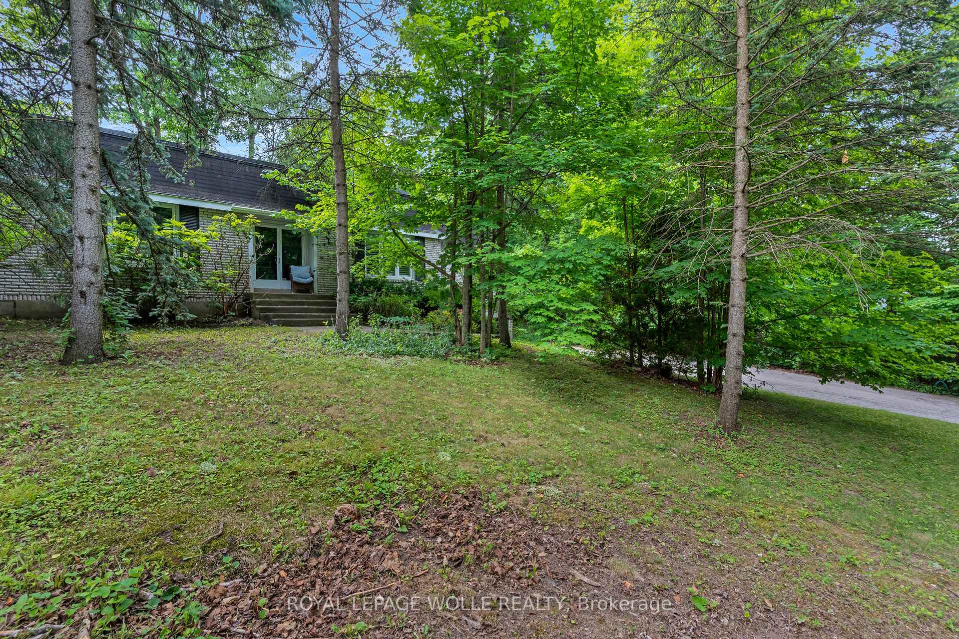 Photo 5 of 35 Maple Hill Drive, Kitchener, Westmount - Waterloo — HOMEH