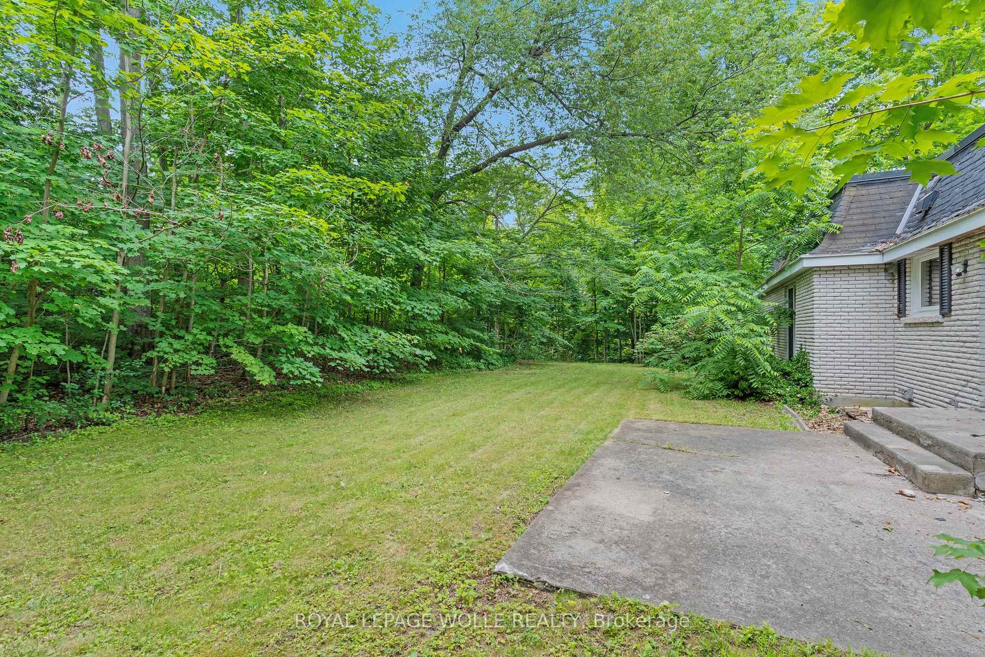 Photo 32 of 35 Maple Hill Drive, Kitchener, Westmount - Waterloo — HOMEH
