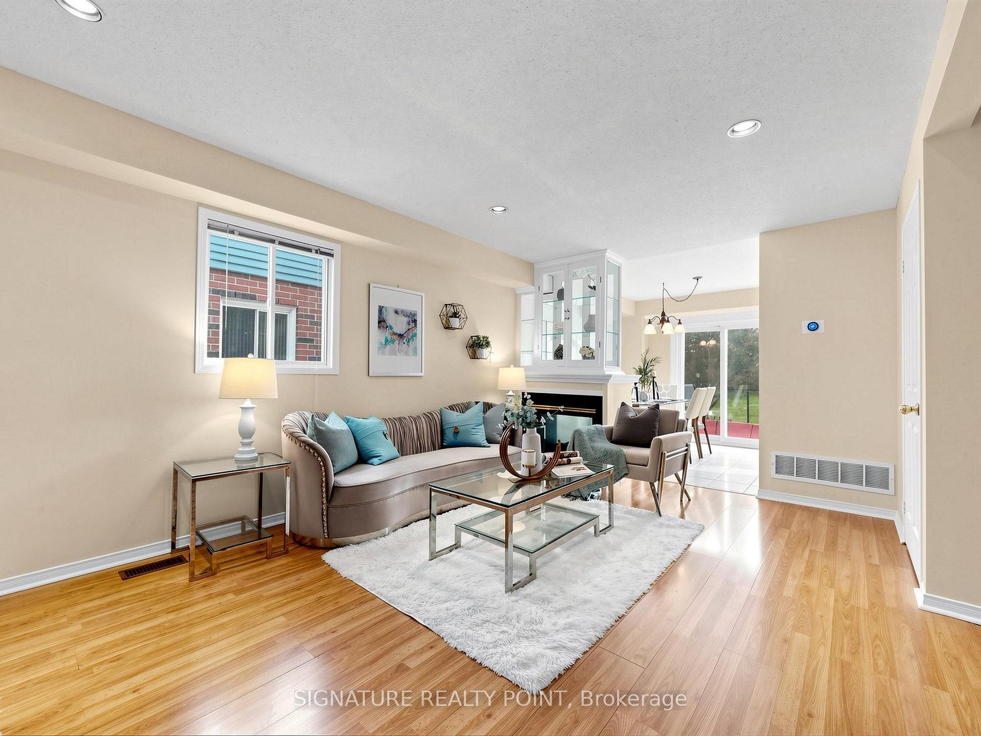 Photo 3 of 1816 Hobson Drive, Burlington, Uptown — HOMEH