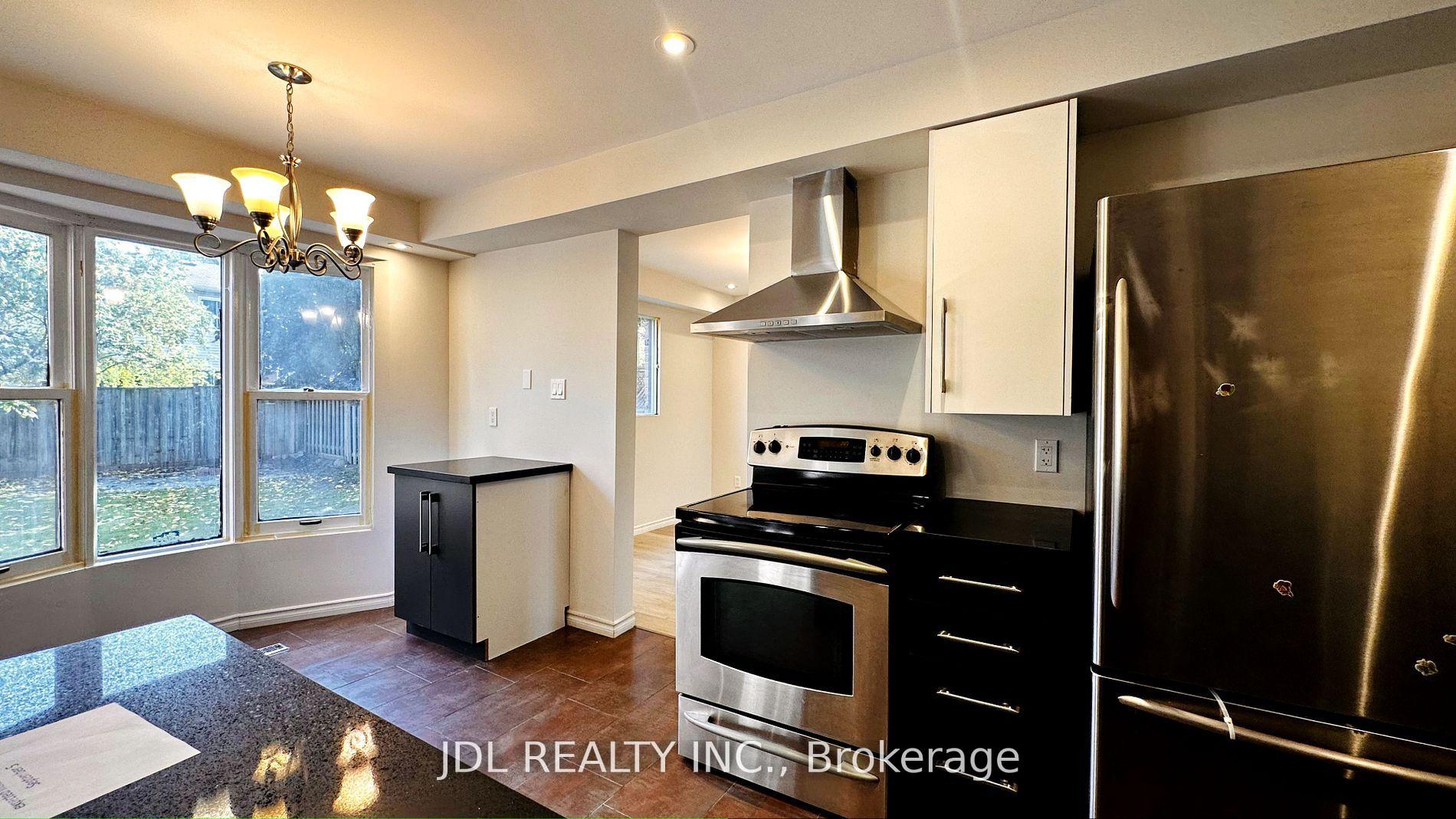 Photo 2 of 127 Huntington Park Drive, Markham, Thornlea — HOMEH