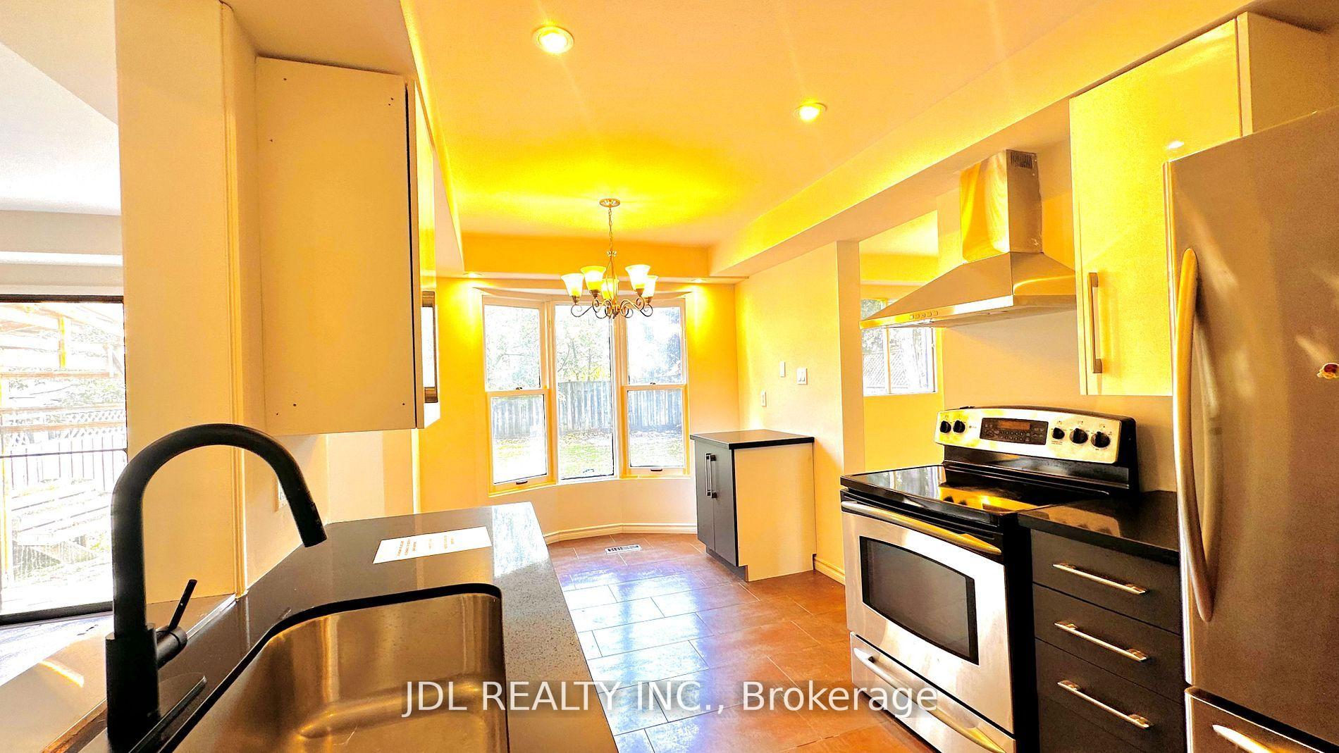 Photo 4 of 127 Huntington Park Drive, Markham, Thornlea — HOMEH